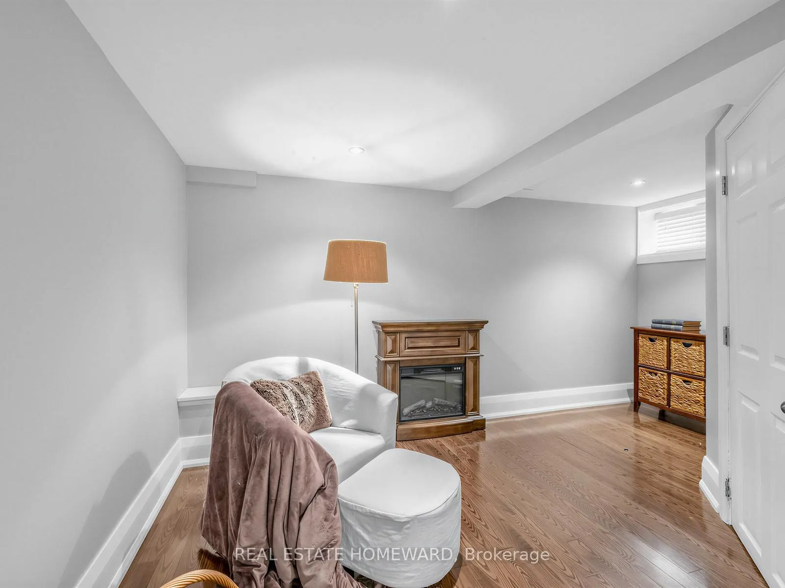 Photo 16 of 309 Chisholm Avenue, Toronto, Woodbine-Lumsden — HOMEH