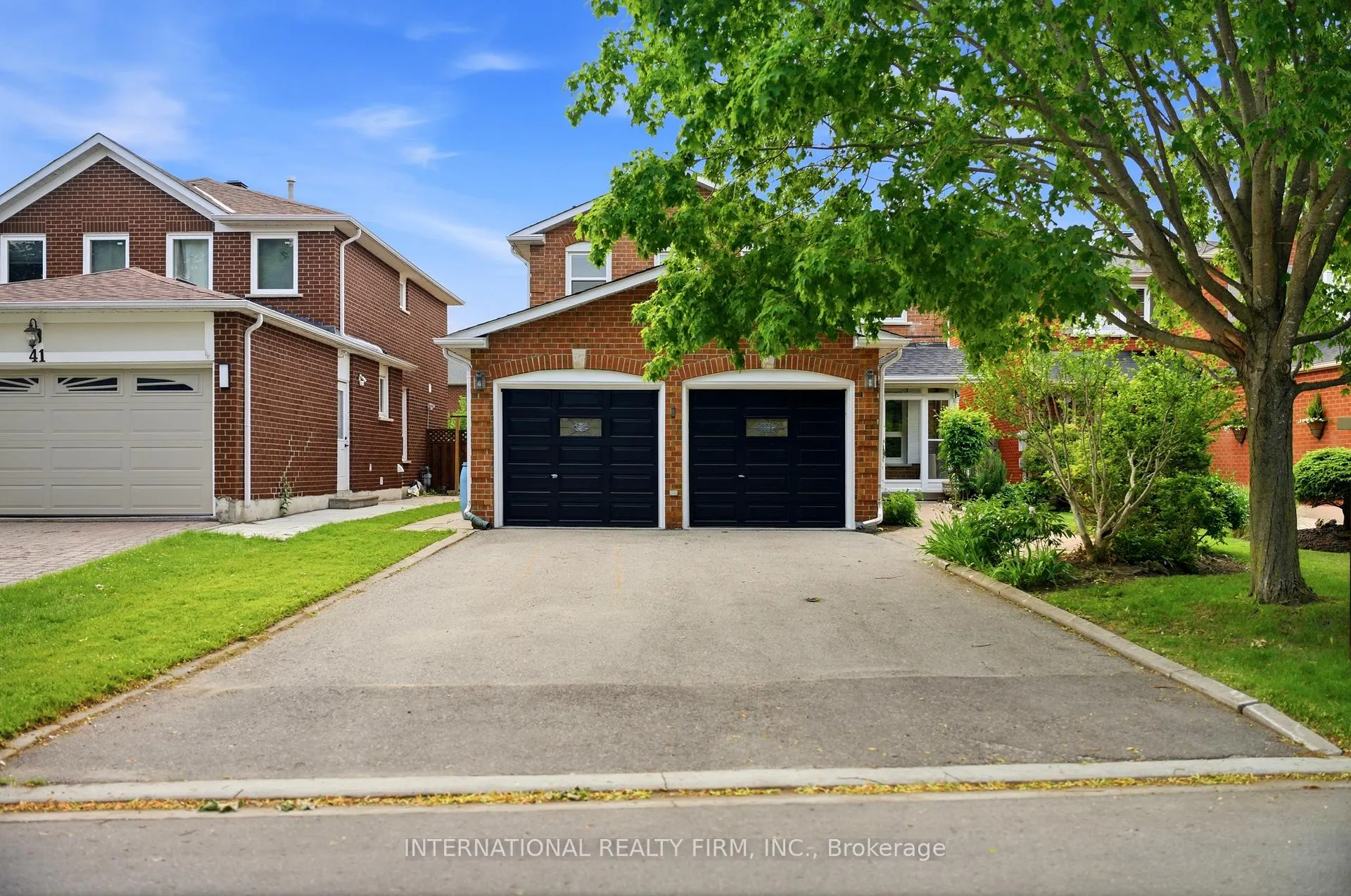 Photo 2 of 39 Couperthwaite Crescent, Markham, Unionville — HOMEH
