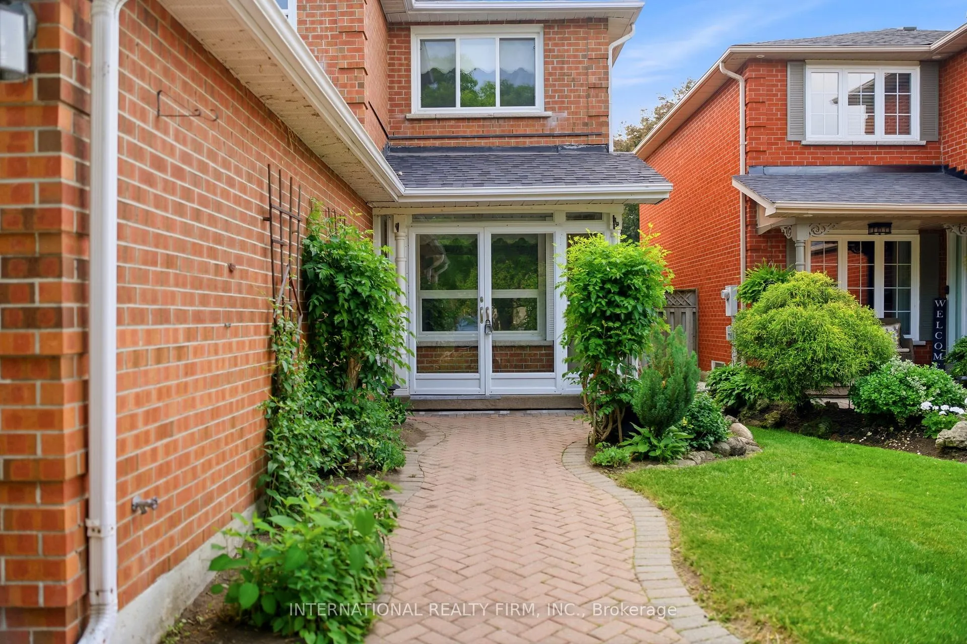 Photo 3 of 39 Couperthwaite Crescent, Markham, Unionville — HOMEH