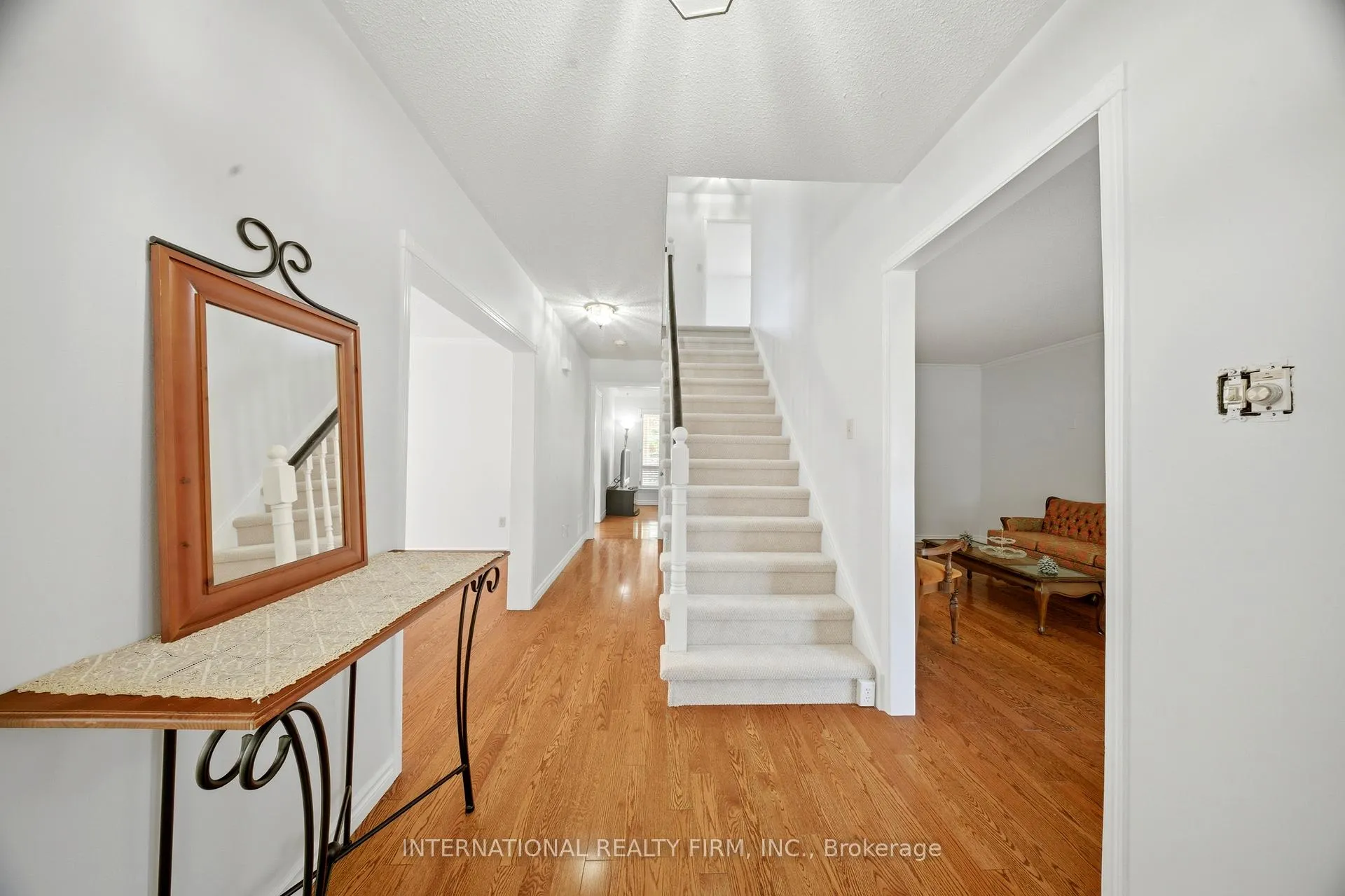 Photo 5 of 39 Couperthwaite Crescent, Markham, Unionville — HOMEH