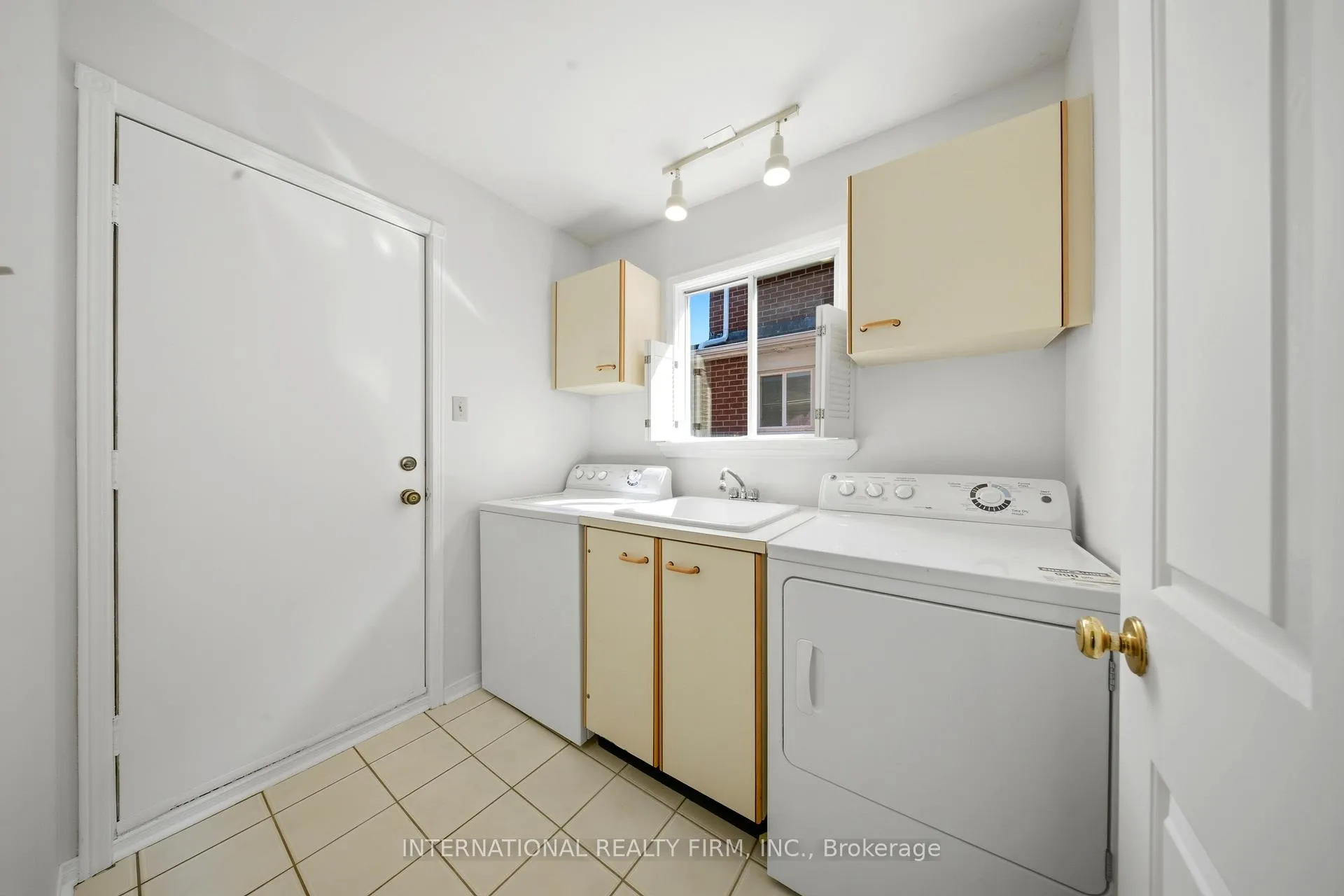 Photo 9 of 39 Couperthwaite Crescent, Markham, Unionville — HOMEH