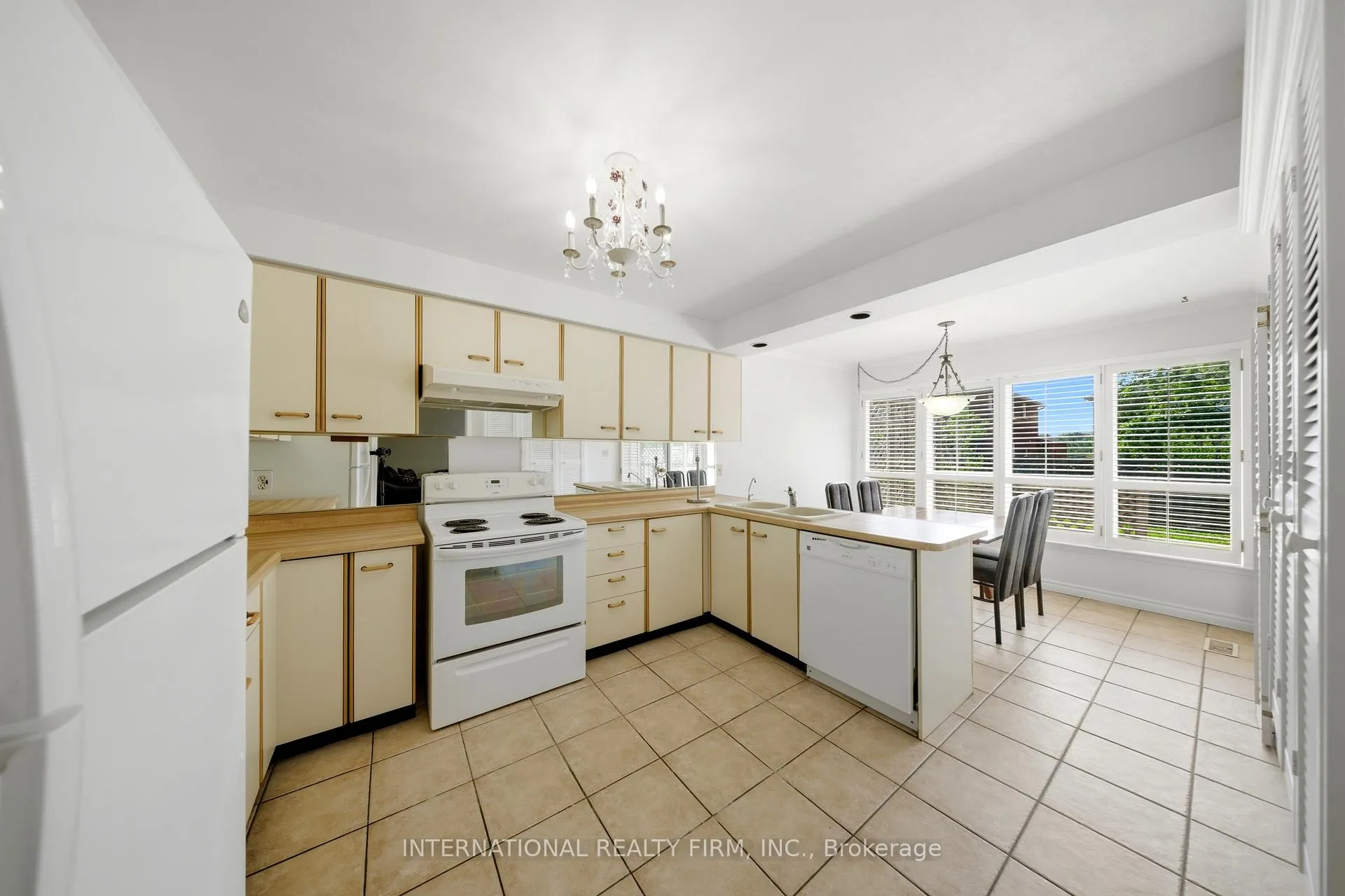 Photo 16 of 39 Couperthwaite Crescent, Markham, Unionville — HOMEH