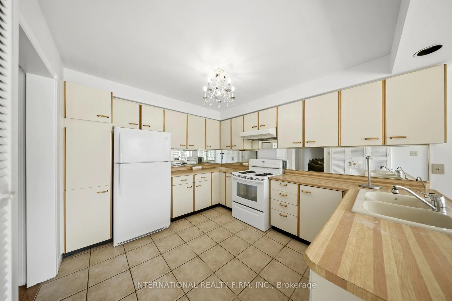 Photo 17 of 39 Couperthwaite Crescent, Markham, Unionville — HOMEH