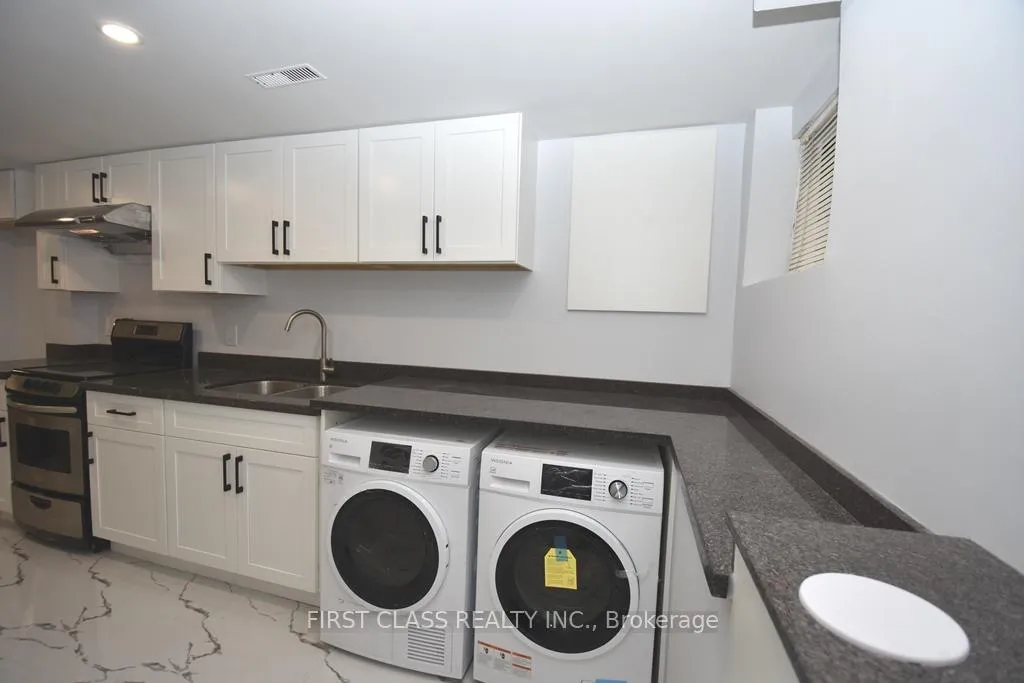 Photo 3 of Unit Bsmt, 133 Coxwell Avenue E, Toronto, Woodbine Corridor — HOMEH