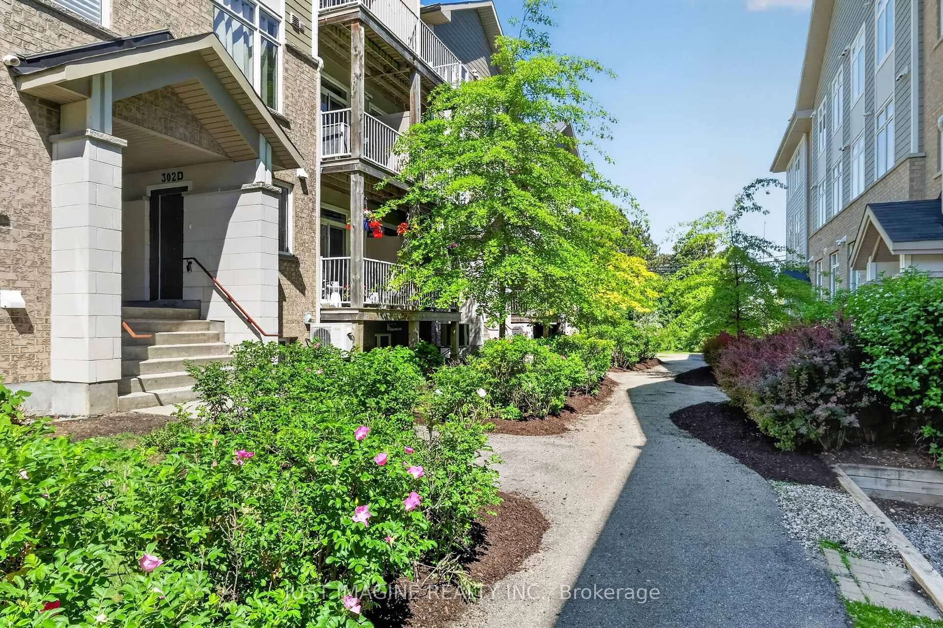 Photo 3 of Unit D, 302 Everest Private, Ottawa, Elmvale Acres — HOMEH