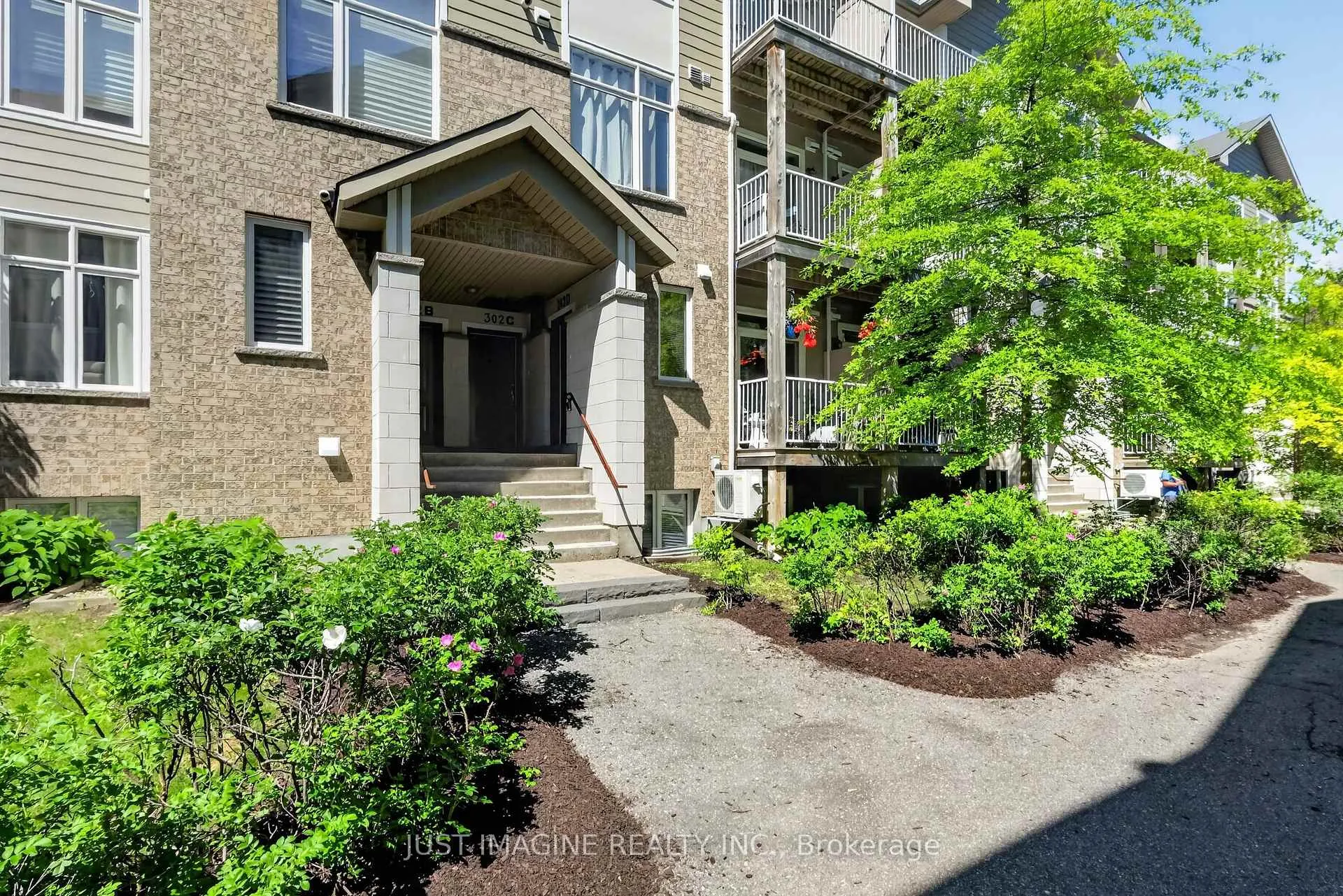 Photo 4 of Unit D, 302 Everest Private, Ottawa, Elmvale Acres — HOMEH