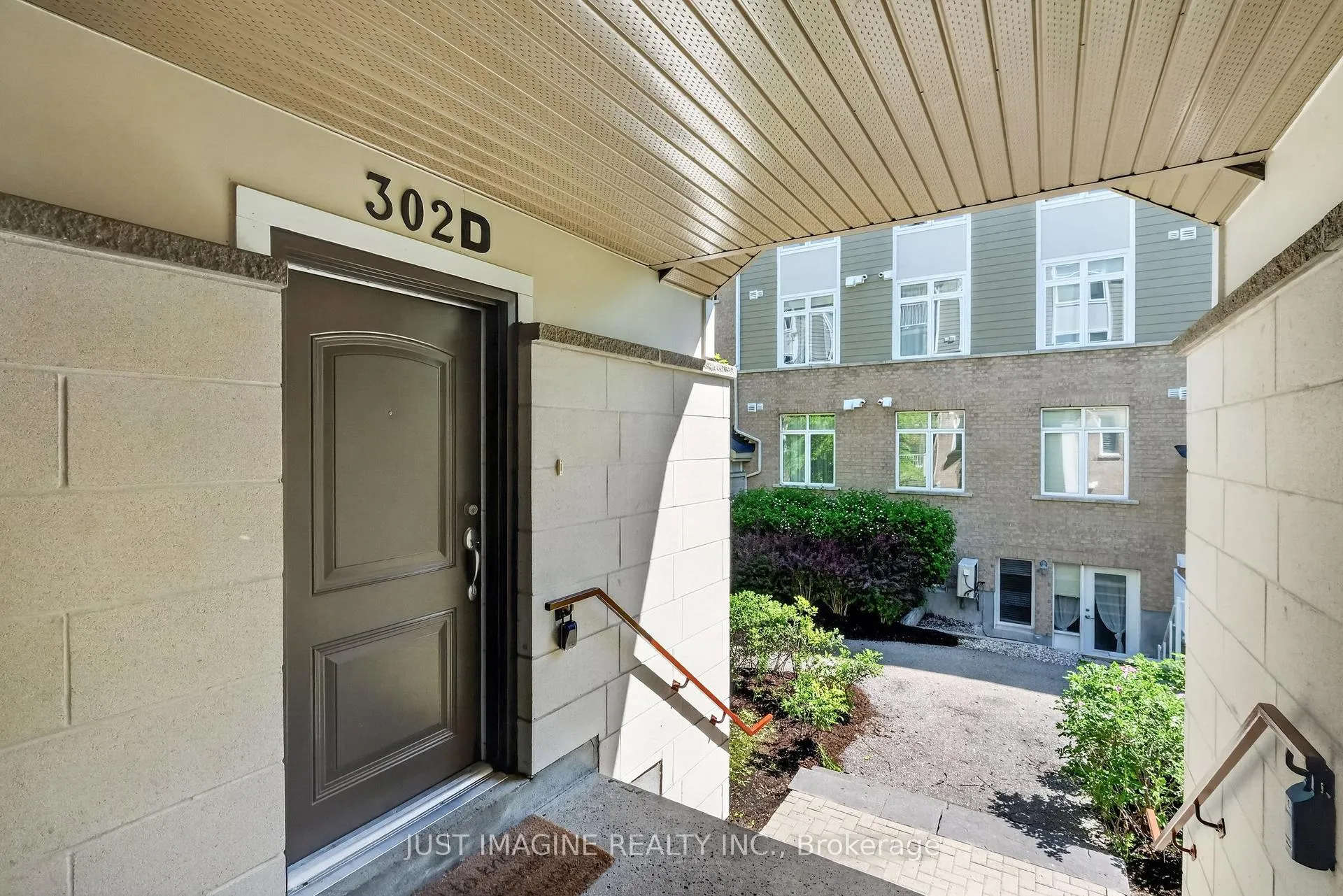 Photo 5 of Unit D, 302 Everest Private, Ottawa, Elmvale Acres — HOMEH