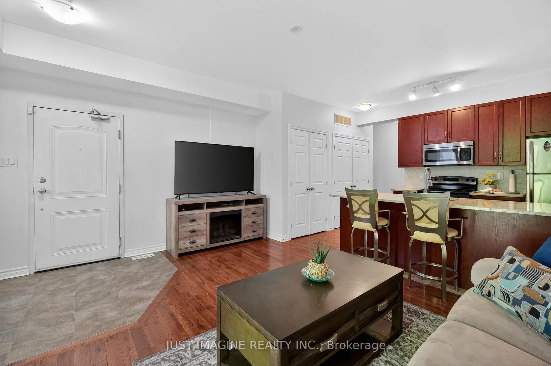 Photo 9 of Unit D, 302 Everest Private, Ottawa, Elmvale Acres — HOMEH