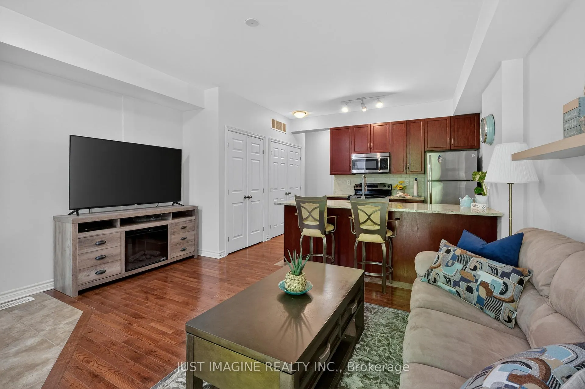 Photo 10 of Unit D, 302 Everest Private, Ottawa, Elmvale Acres — HOMEH