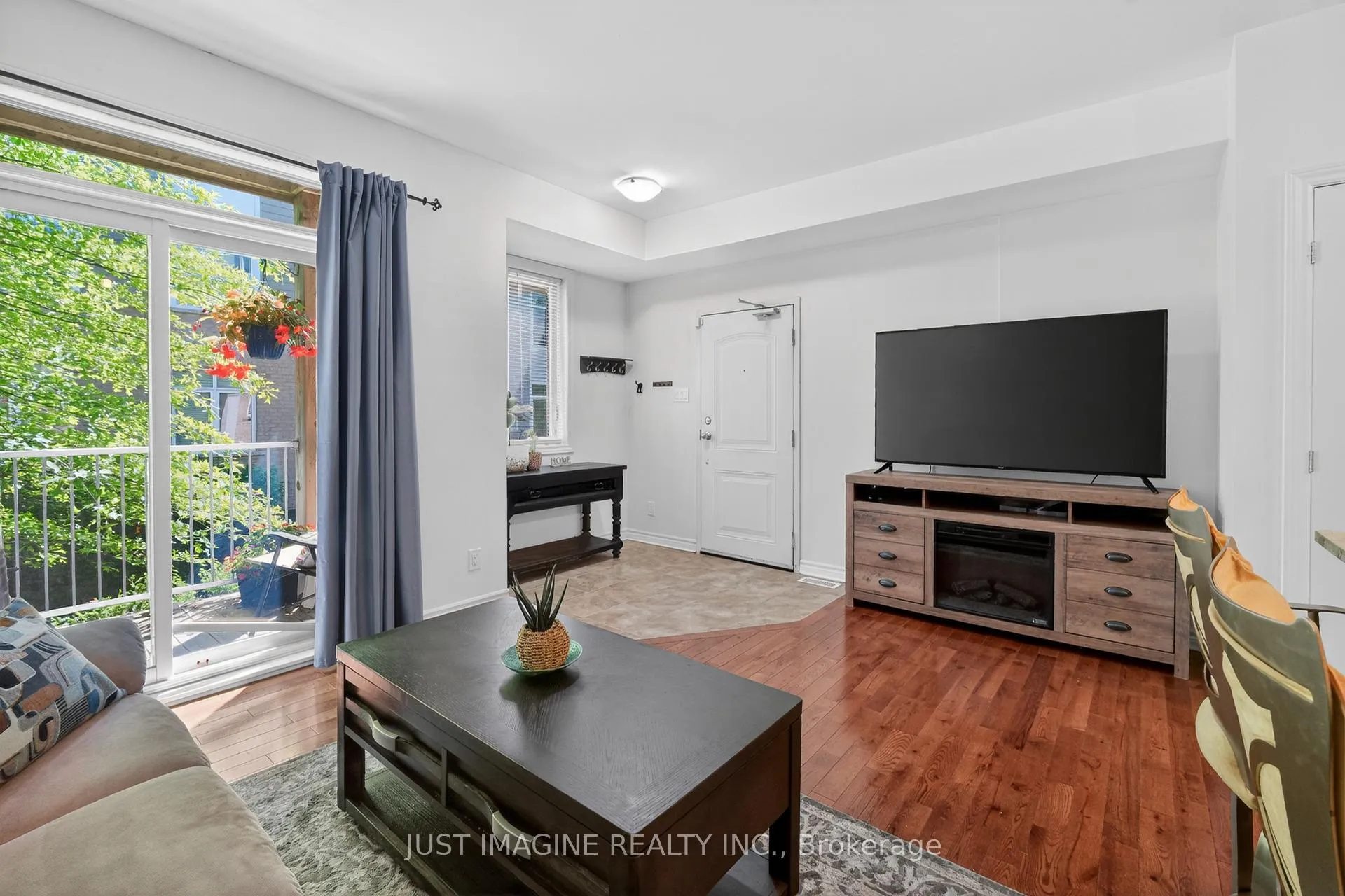 Photo 12 of Unit D, 302 Everest Private, Ottawa, Elmvale Acres — HOMEH