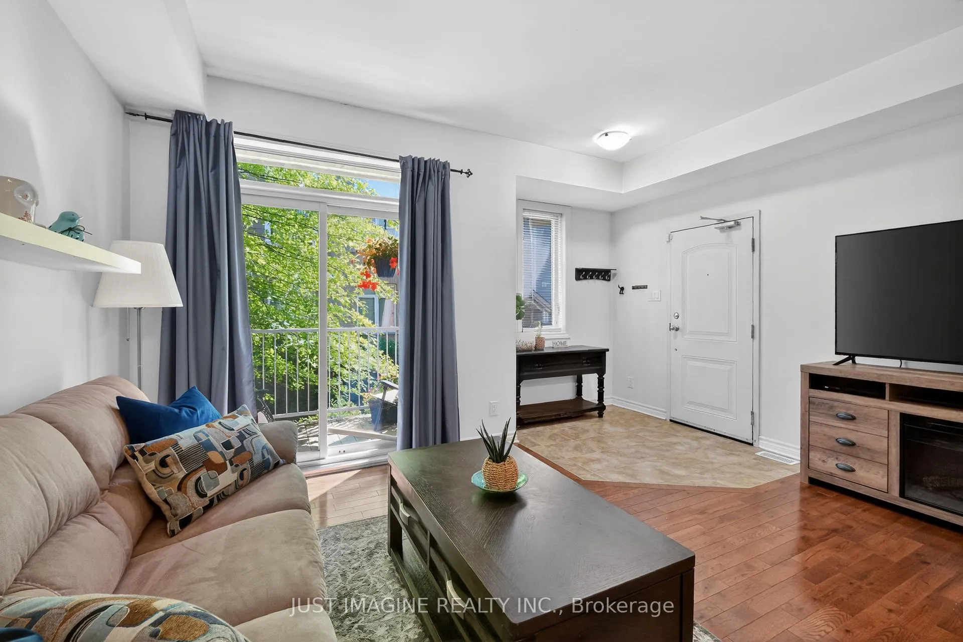 Photo 13 of Unit D, 302 Everest Private, Ottawa, Elmvale Acres — HOMEH