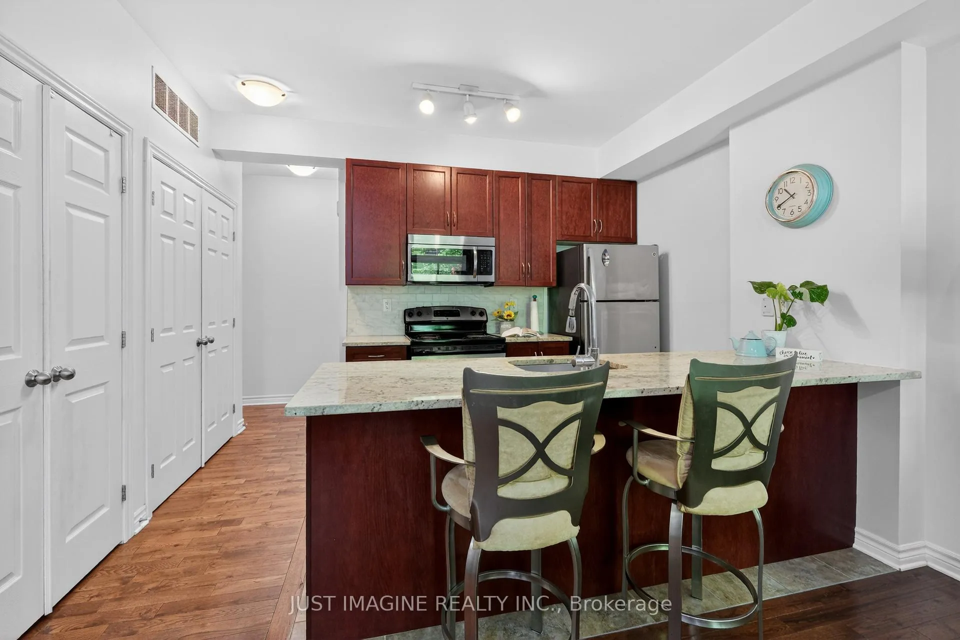 Photo 14 of Unit D, 302 Everest Private, Ottawa, Elmvale Acres — HOMEH
