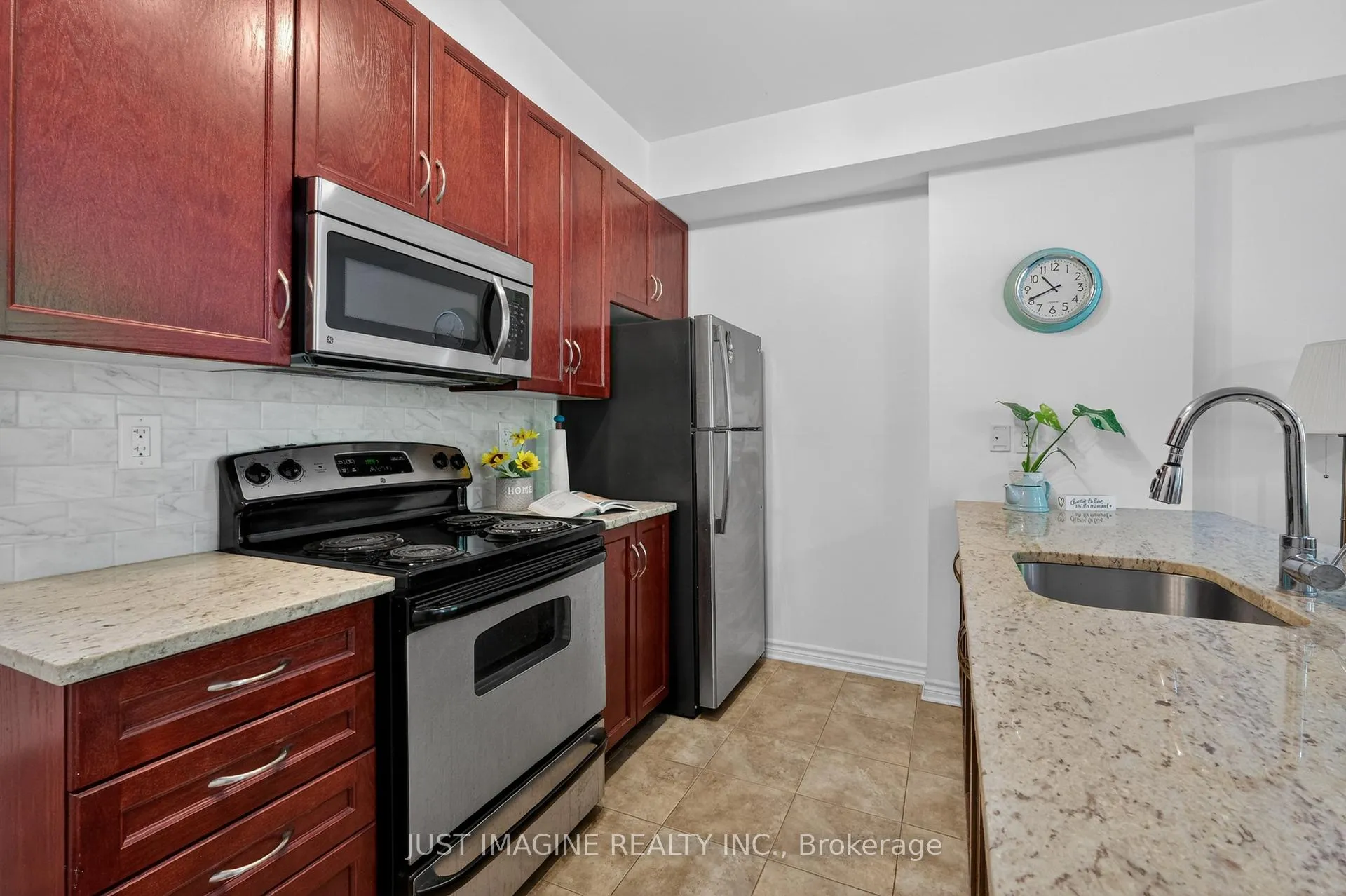 Photo 16 of Unit D, 302 Everest Private, Ottawa, Elmvale Acres — HOMEH