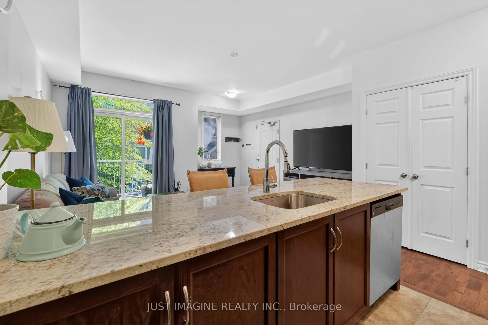Photo 19 of Unit D, 302 Everest Private, Ottawa, Elmvale Acres — HOMEH