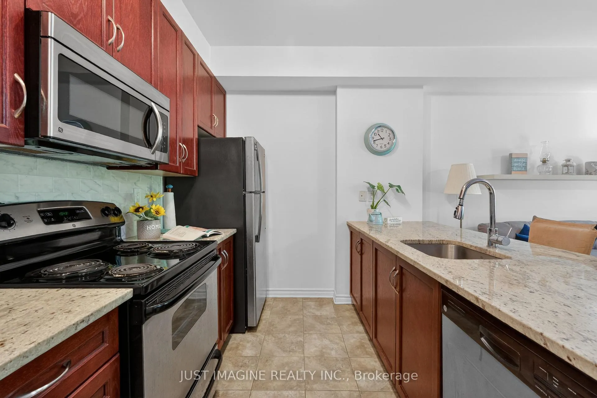 Photo 20 of Unit D, 302 Everest Private, Ottawa, Elmvale Acres — HOMEH