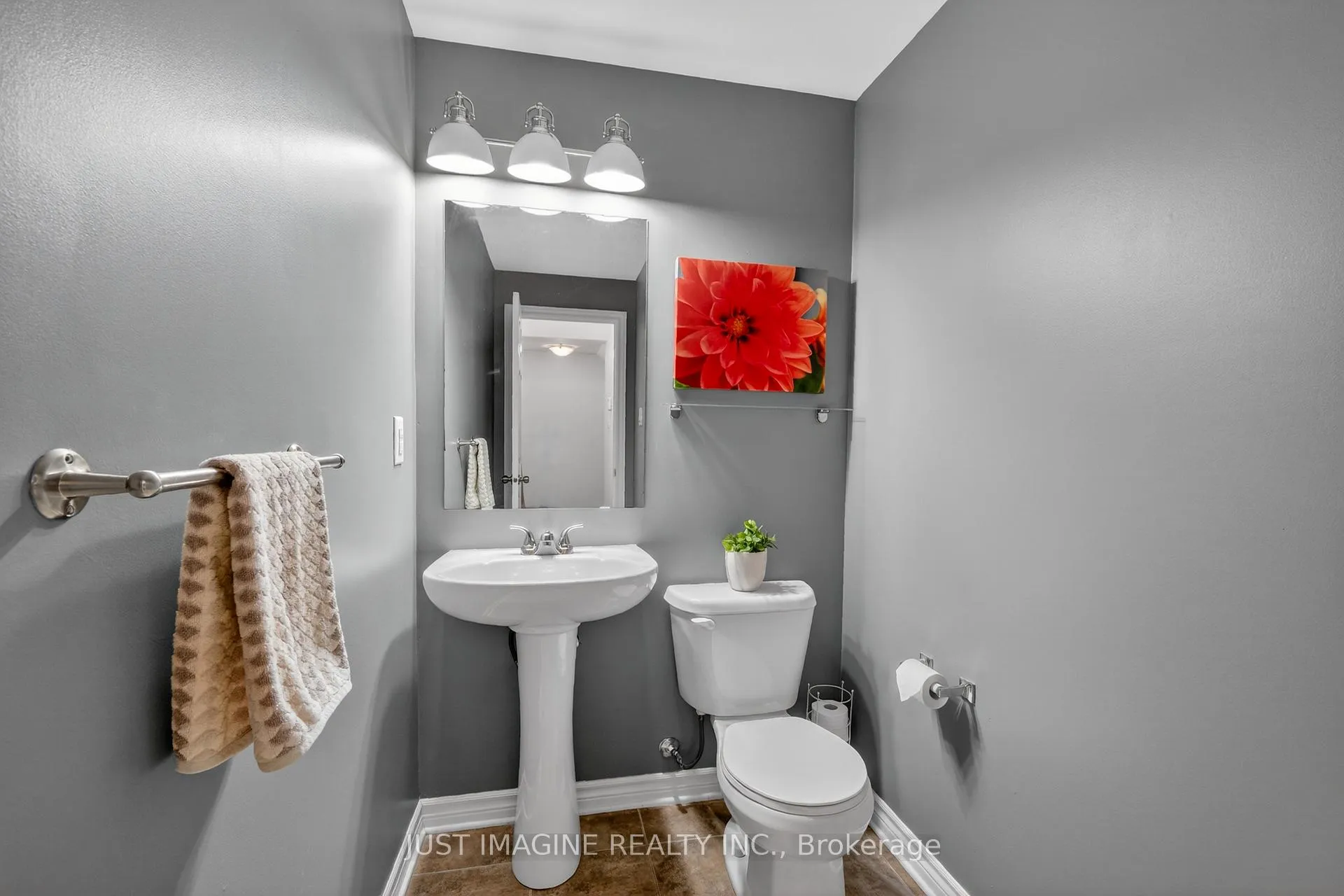 Photo 22 of Unit D, 302 Everest Private, Ottawa, Elmvale Acres — HOMEH