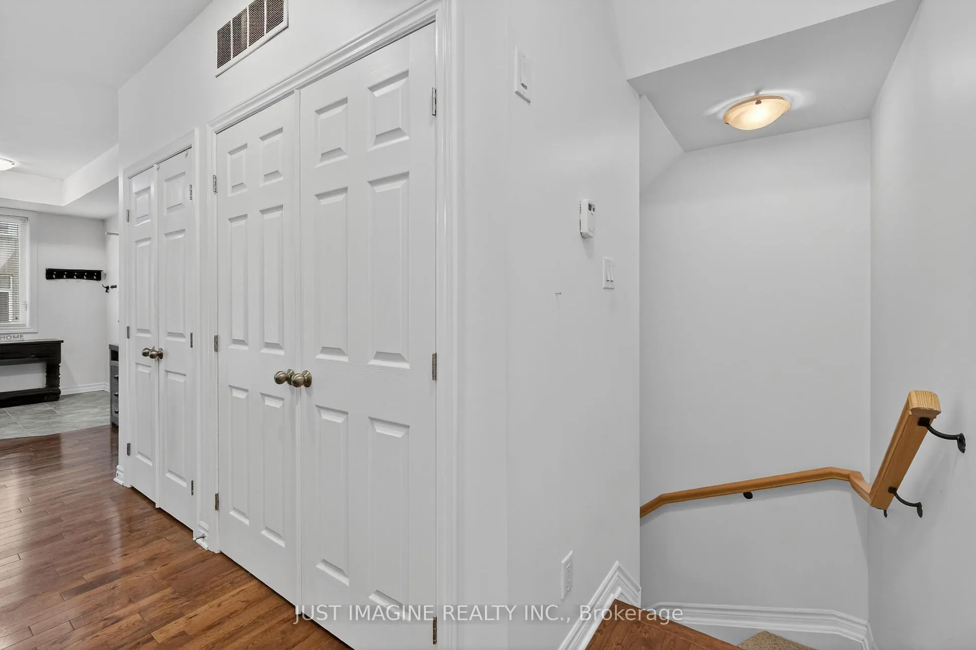 Photo 23 of Unit D, 302 Everest Private, Ottawa, Elmvale Acres — HOMEH