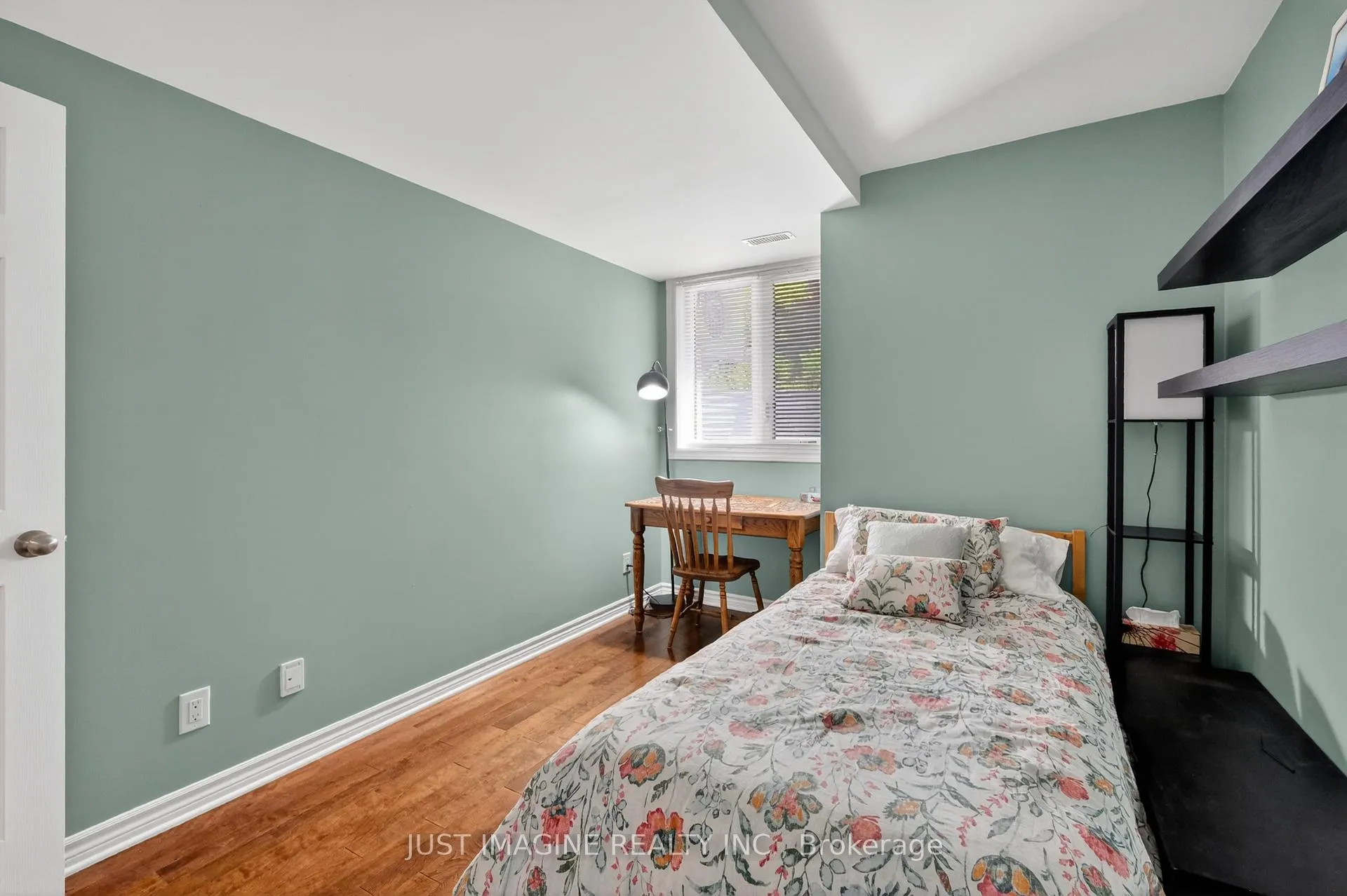 Photo 32 of Unit D, 302 Everest Private, Ottawa, Elmvale Acres — HOMEH