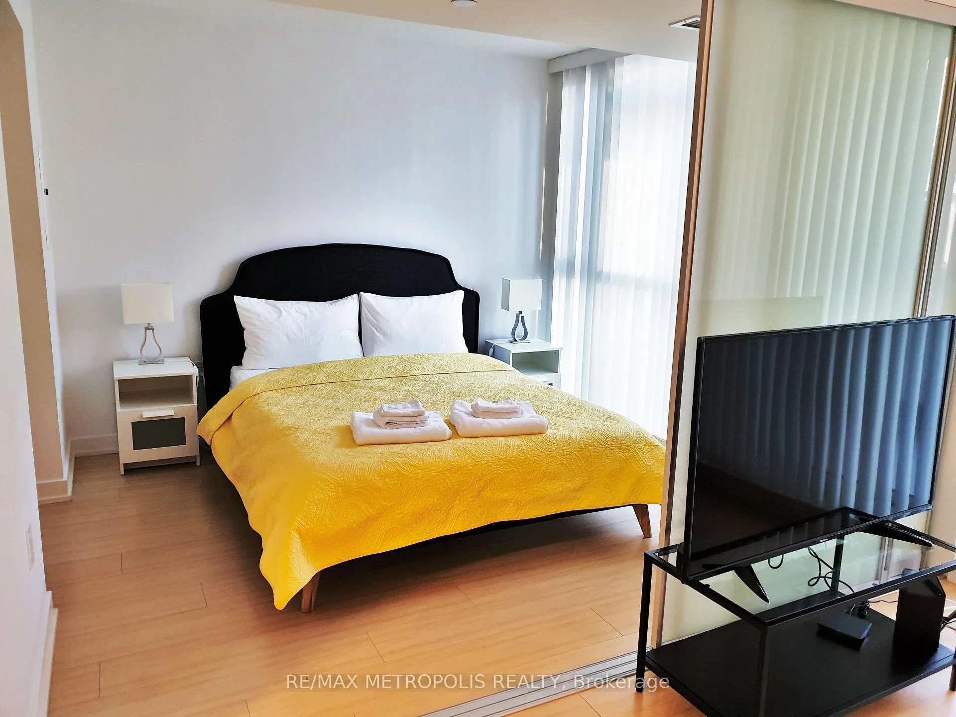 Photo 2 of Unit 312, 85 Queens Wharf Road, Toronto, Waterfront Communities — HOMEH