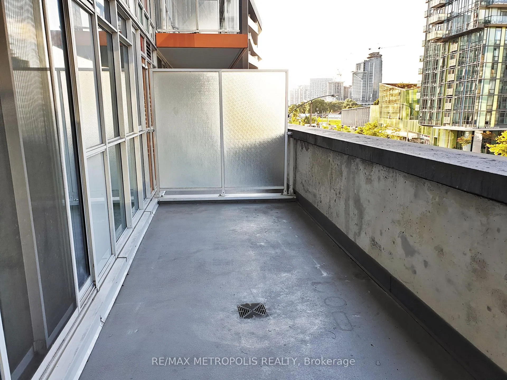 Photo 8 of Unit 312, 85 Queens Wharf Road, Toronto, Waterfront Communities — HOMEH
