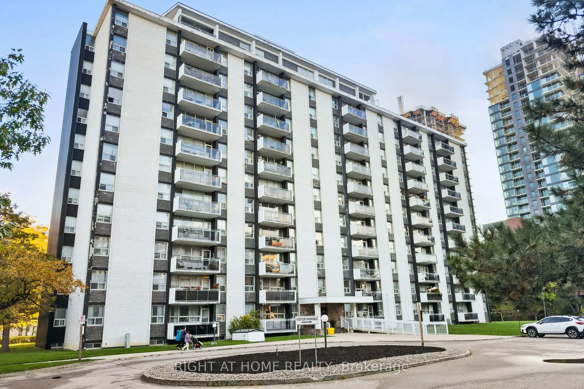 Photo 3 of Unit 907, 151 LaRose Avenue E, Etobicoke, Kingsview Village-The Westway — HOMEH