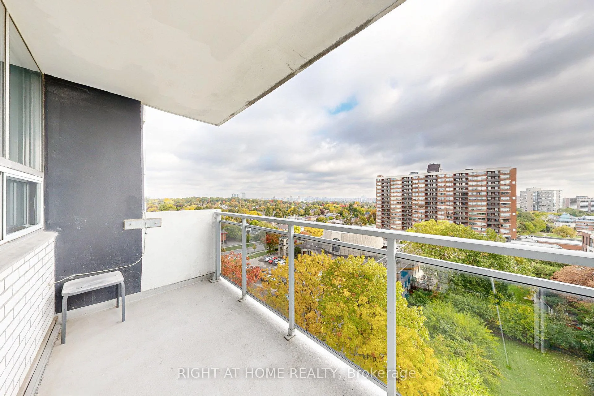 Photo of Unit 907, 151 LaRose Avenue E