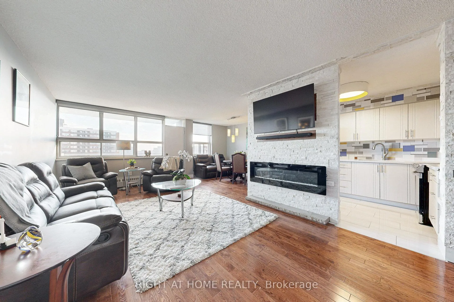 Photo 7 of Unit 907, 151 LaRose Avenue E, Etobicoke, Kingsview Village-The Westway — HOMEH