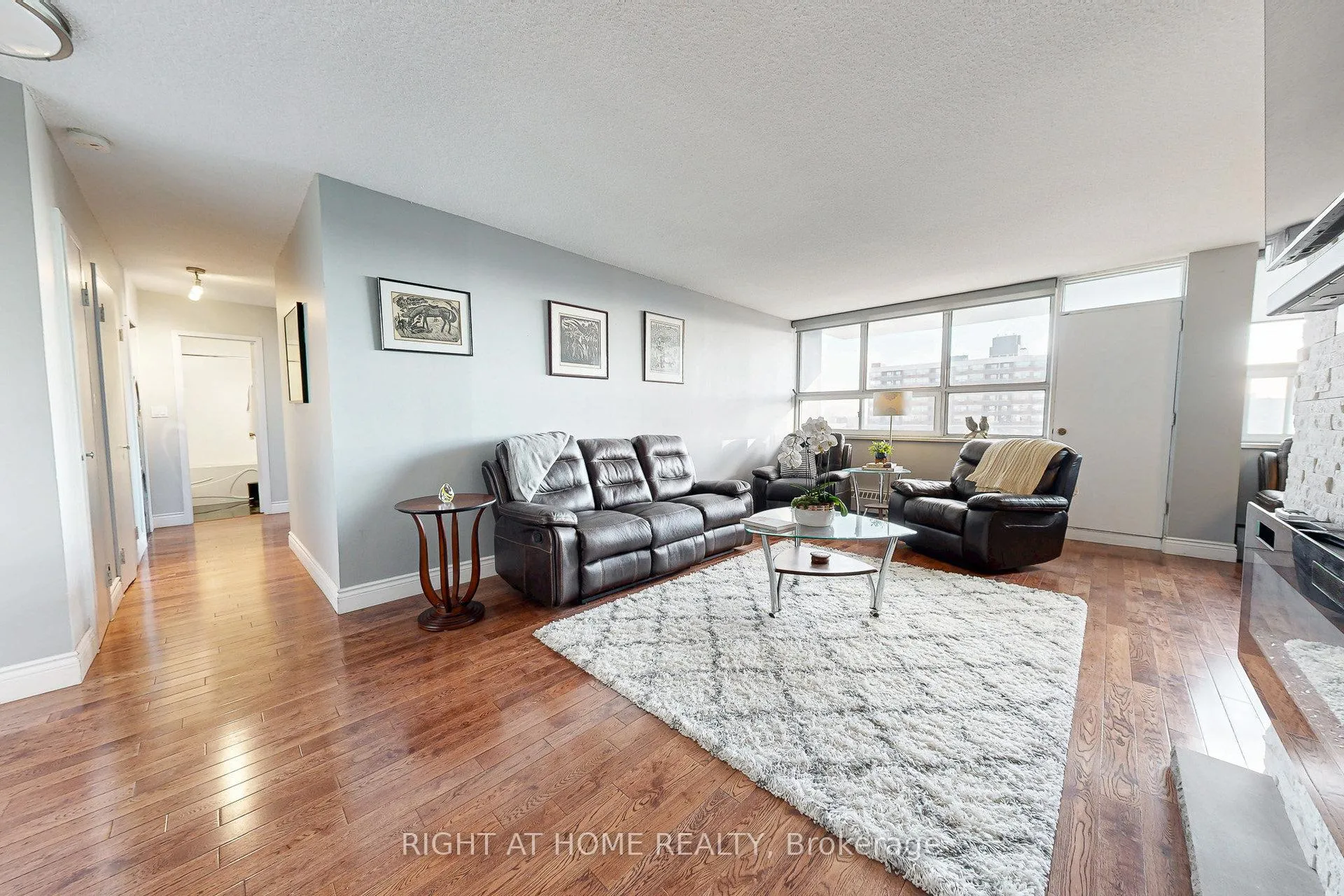 Photo 8 of Unit 907, 151 LaRose Avenue E, Etobicoke, Kingsview Village-The Westway — HOMEH