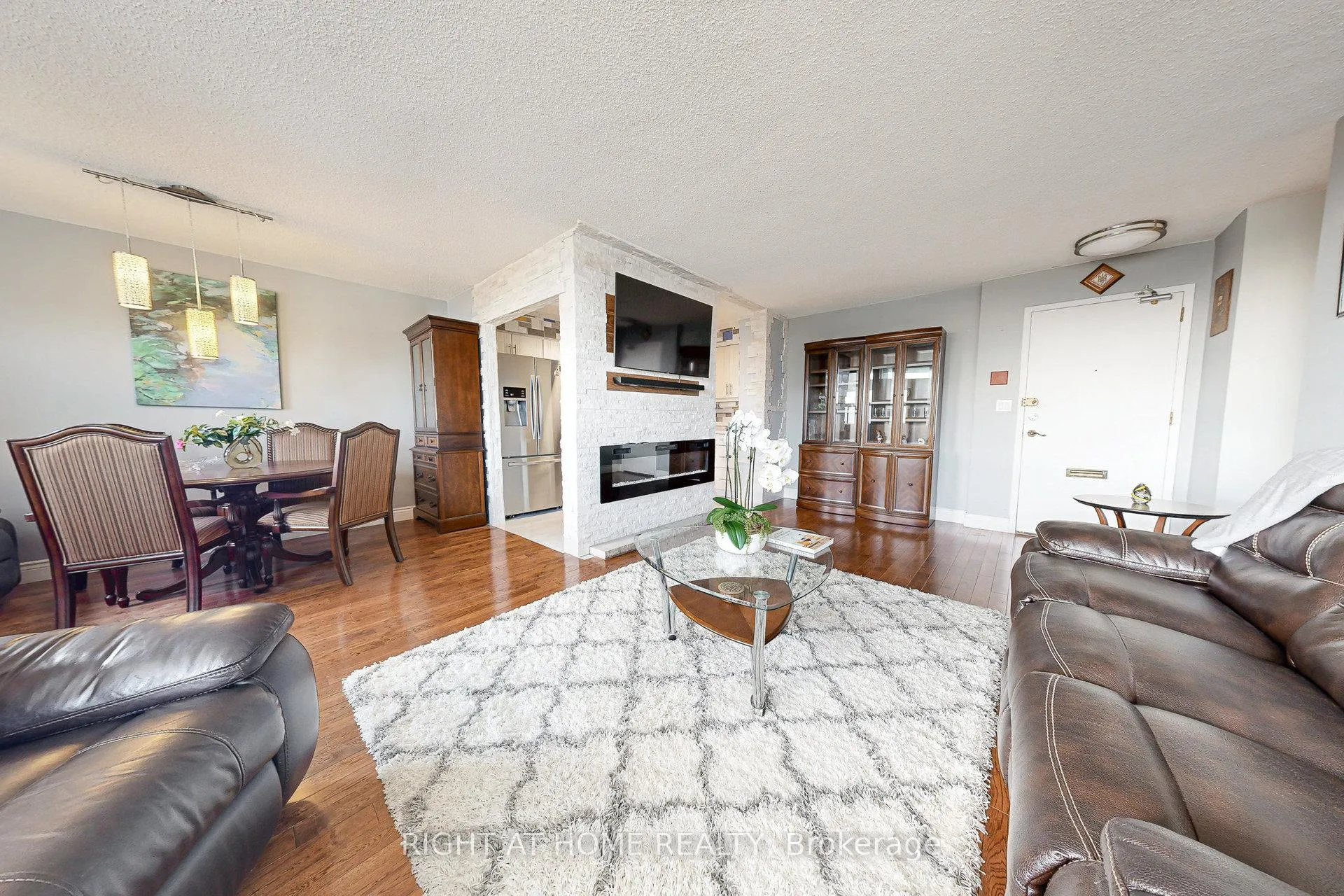 Photo 9 of Unit 907, 151 LaRose Avenue E, Etobicoke, Kingsview Village-The Westway — HOMEH