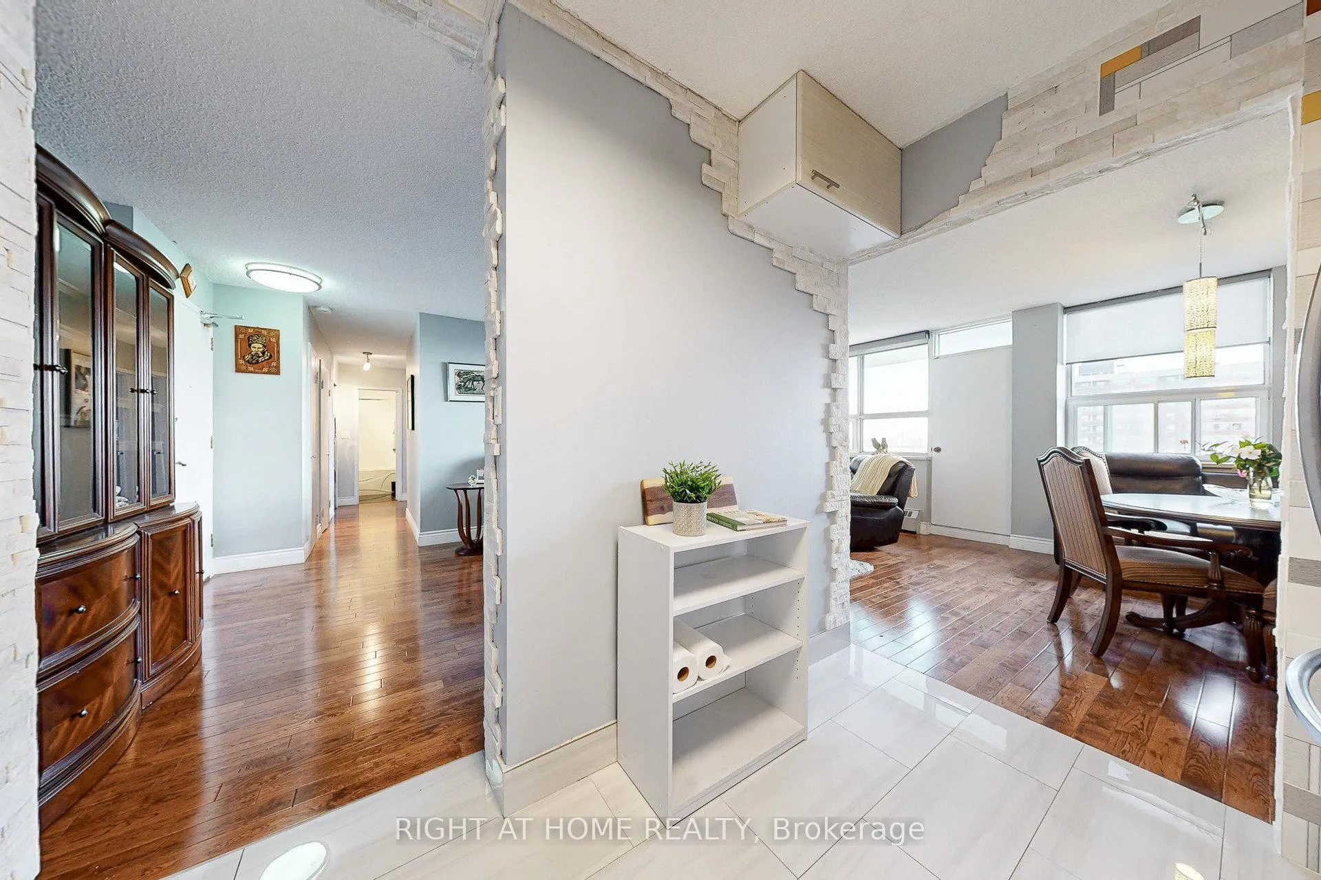 Photo 16 of Unit 907, 151 LaRose Avenue E, Etobicoke, Kingsview Village-The Westway — HOMEH