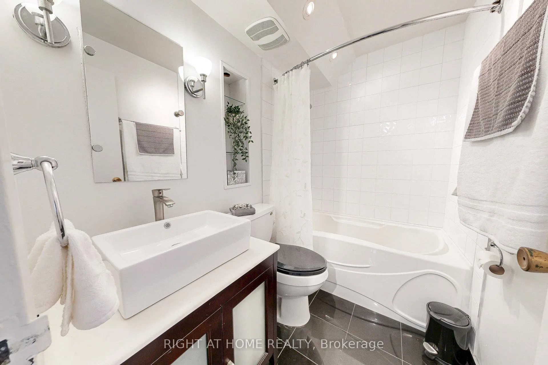 Photo 17 of Unit 907, 151 LaRose Avenue E, Etobicoke, Kingsview Village-The Westway — HOMEH