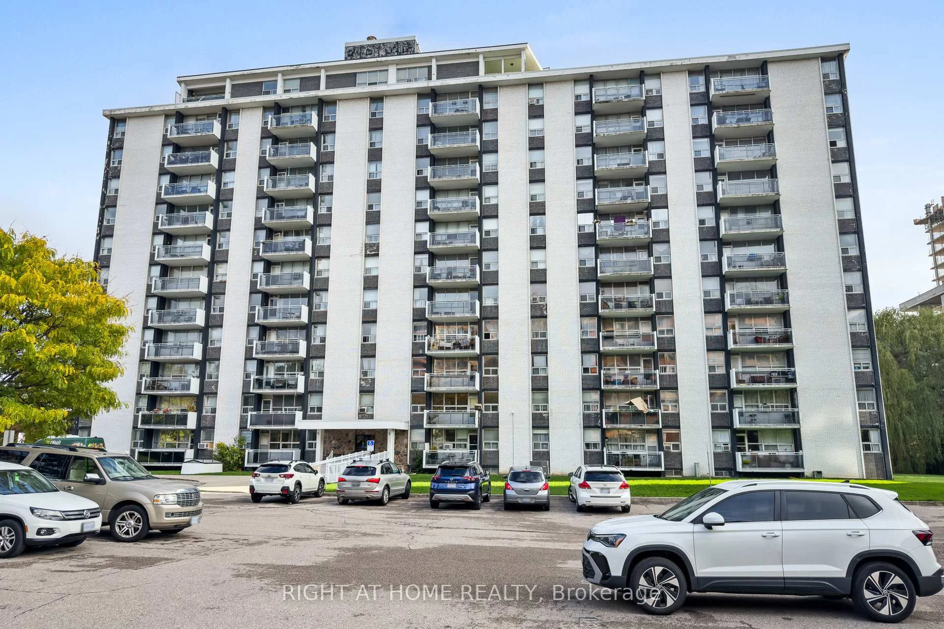 Photo 2 of Unit 907, 151 LaRose Avenue E, Etobicoke, Kingsview Village-The Westway — HOMEH