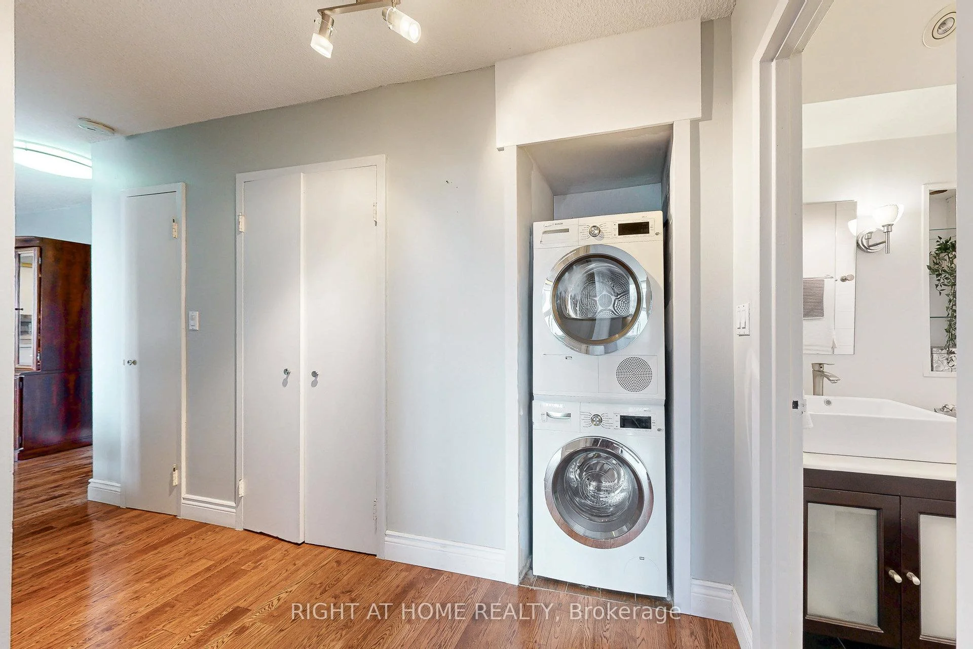 Photo 25 of Unit 907, 151 LaRose Avenue E, Etobicoke, Kingsview Village-The Westway — HOMEH