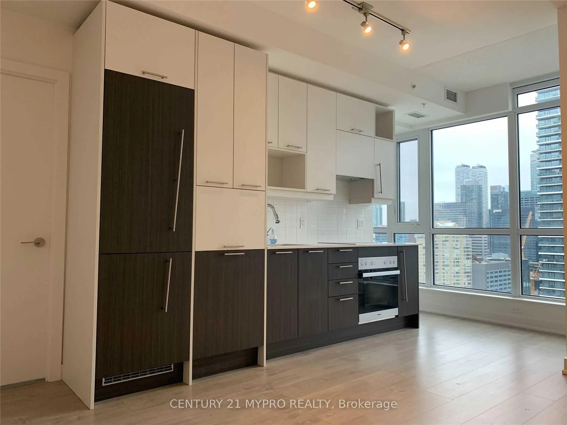 Photo 7 of Unit 2306, 30 Nelson Street, Toronto, Bay Street Corridor — HOMEH