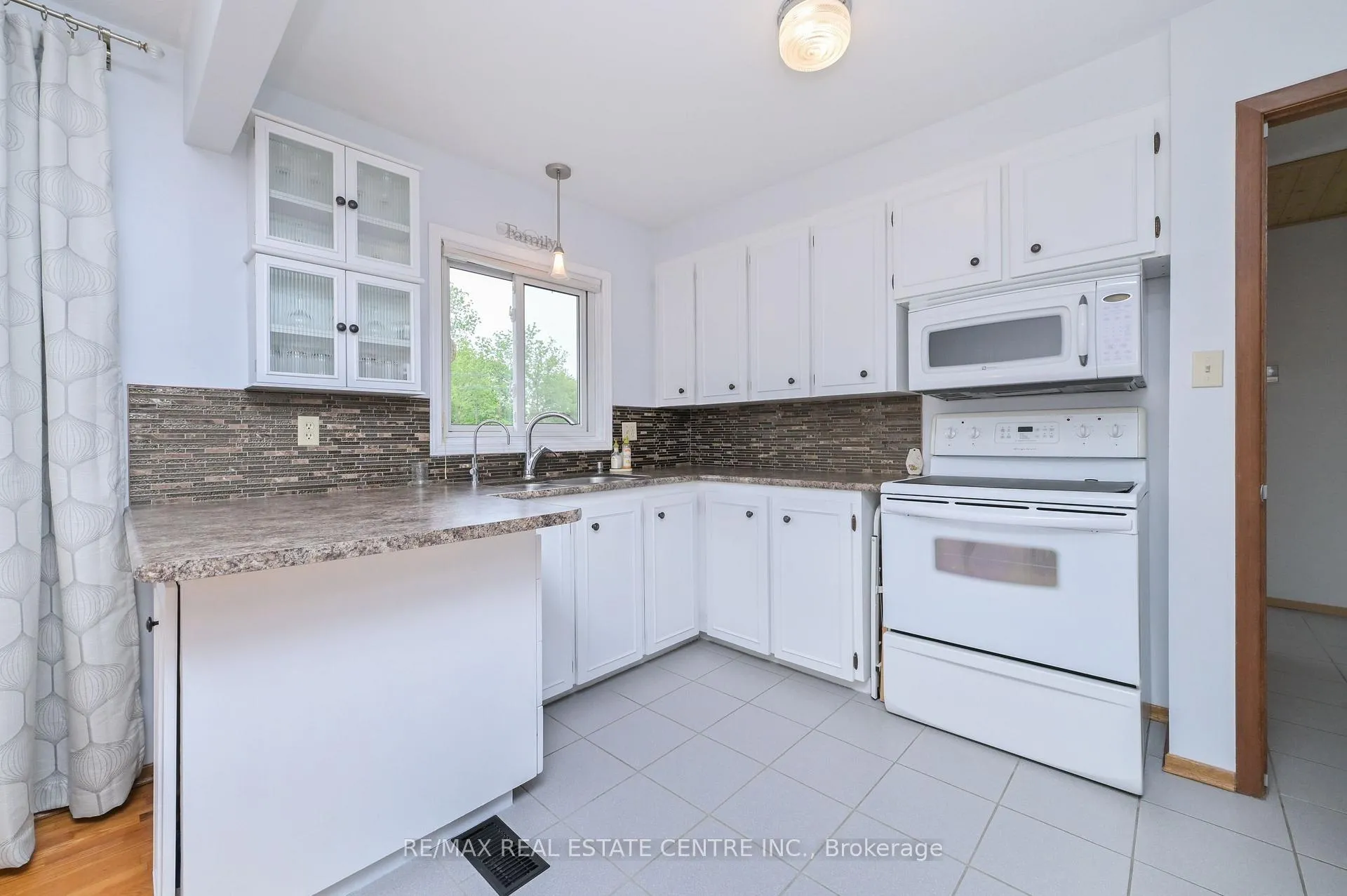 Photo 6 of 37 Margaret Street E, Orangeville — HOMEH