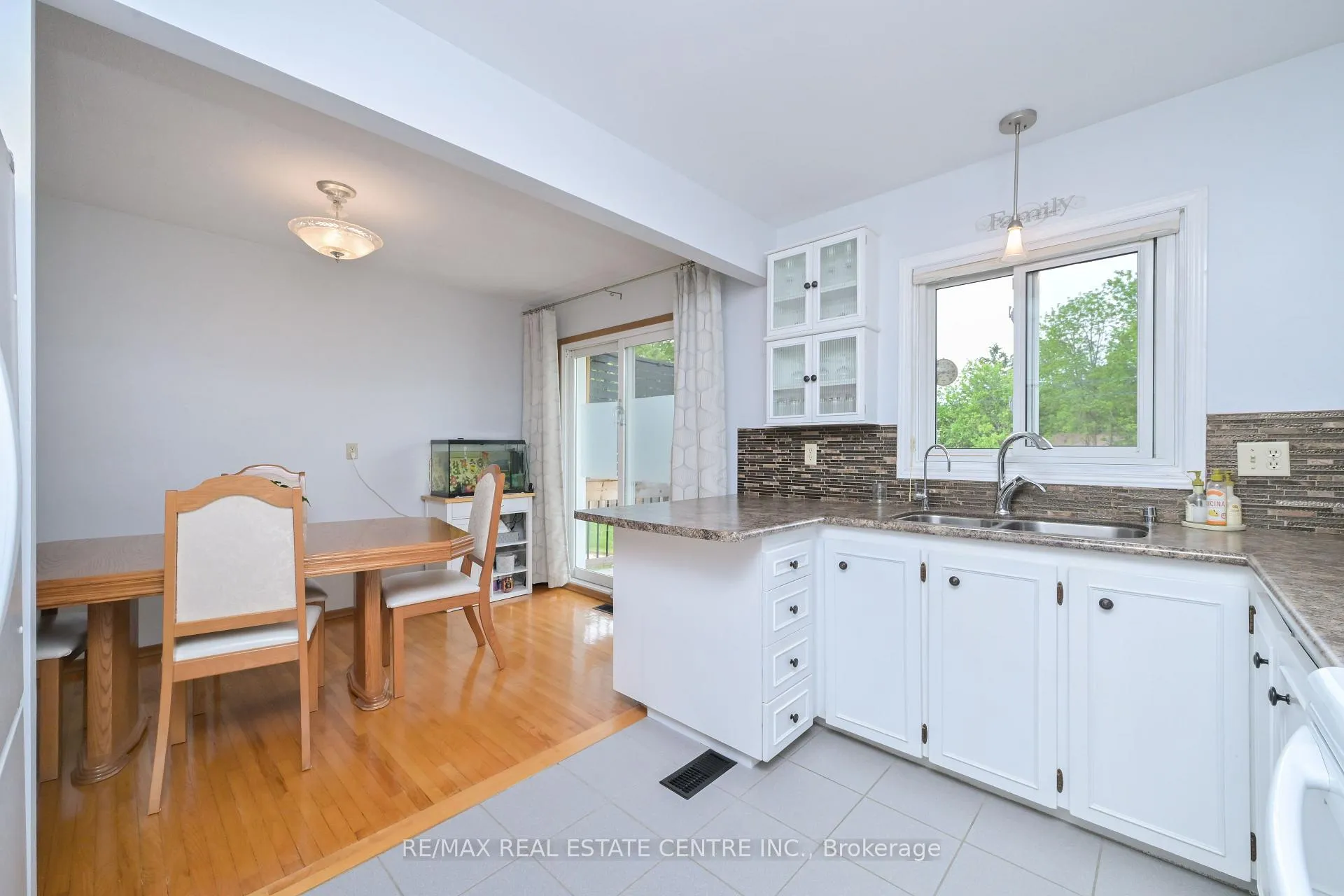 Photo 8 of 37 Margaret Street E, Orangeville — HOMEH