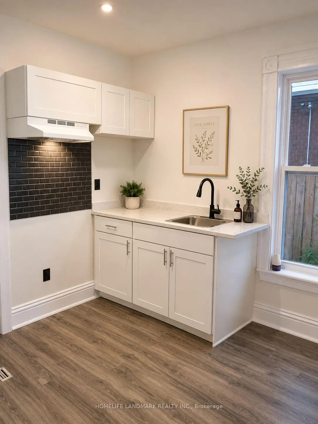 Photo 2 of Unit unit 2, 710 Adelaide Street, London, East D — HOMEH