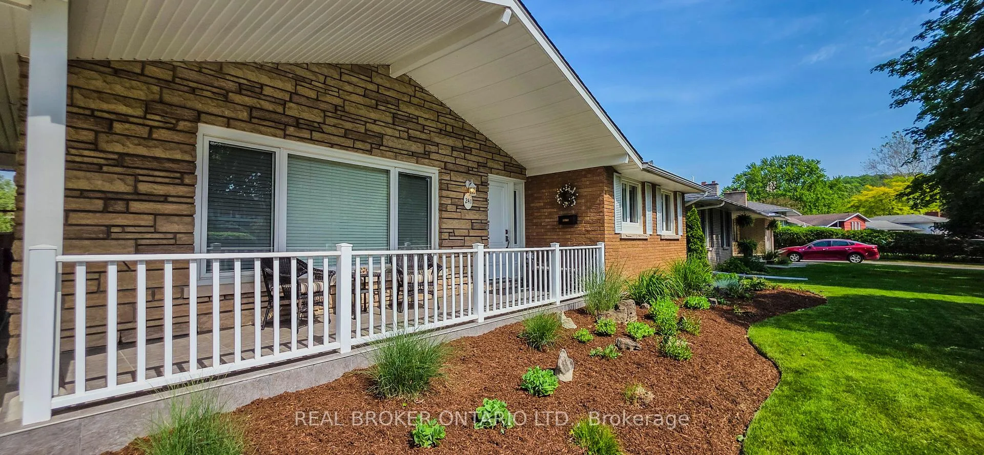 Photo 5 of 241 Riverview Boulevard, St. Catharines, Glendale/Glenridge — HOMEH