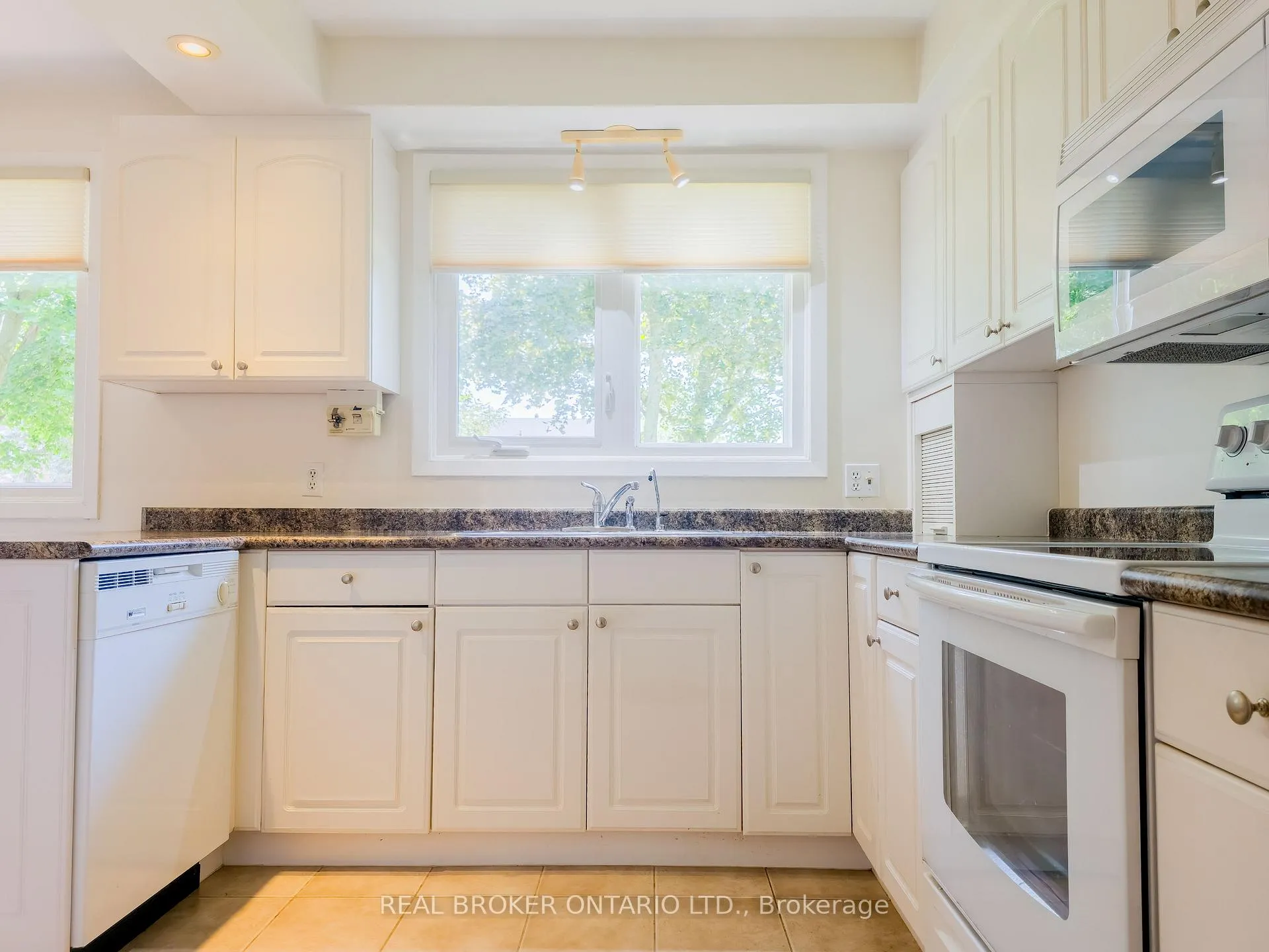 Photo 8 of 241 Riverview Boulevard, St. Catharines, Glendale/Glenridge — HOMEH