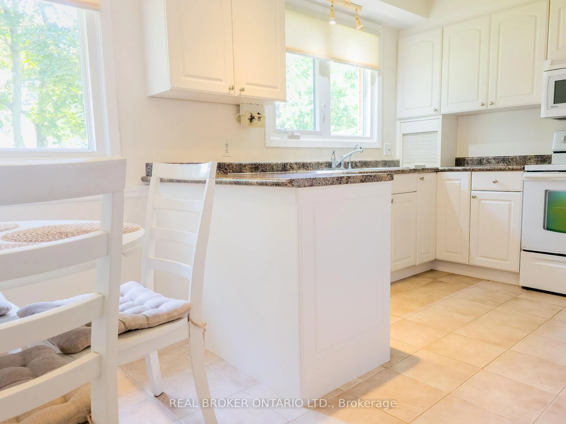 Photo 10 of 241 Riverview Boulevard, St. Catharines, Glendale/Glenridge — HOMEH