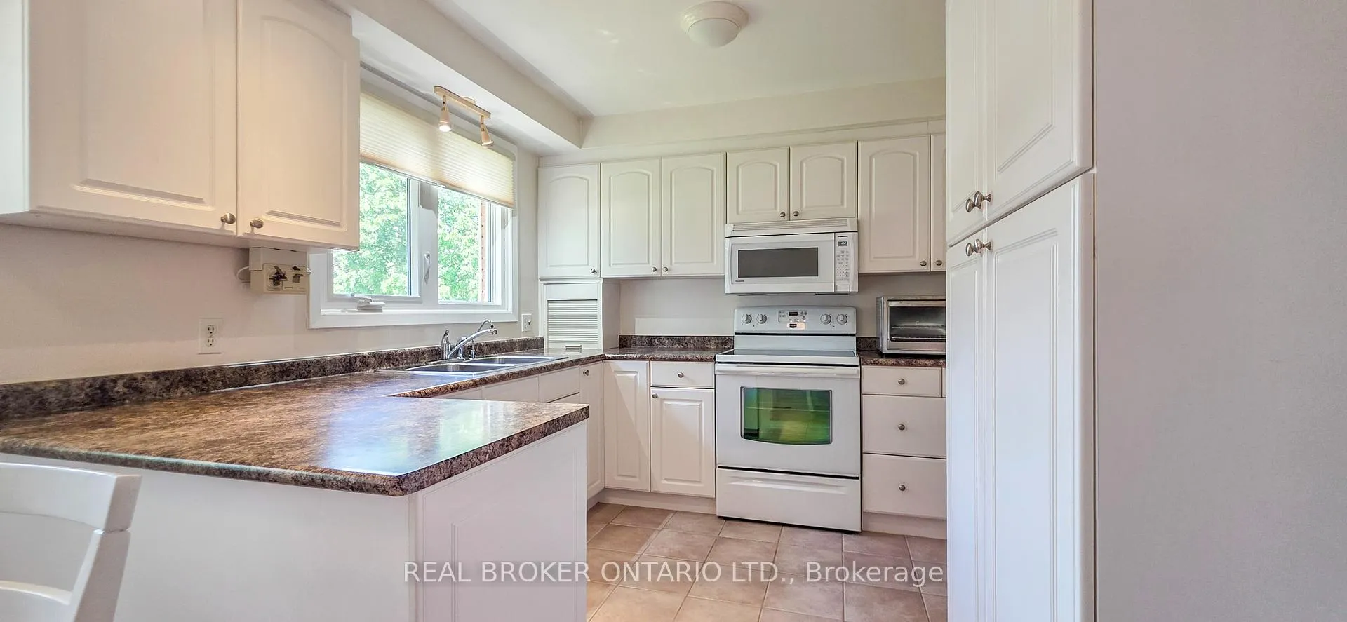 Photo 11 of 241 Riverview Boulevard, St. Catharines, Glendale/Glenridge — HOMEH