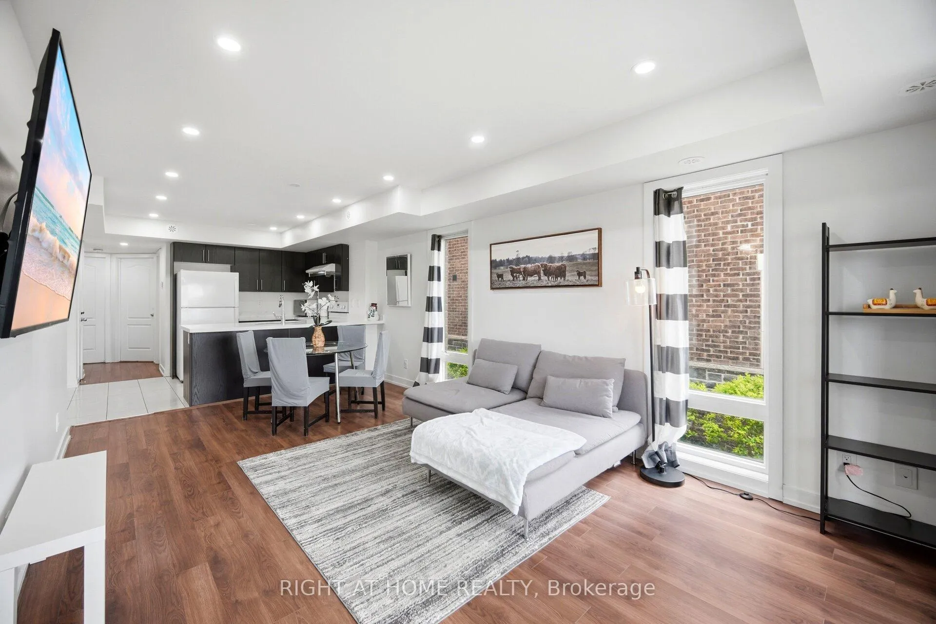 Photo 6 of Unit 702, 60 Dunsheath Way, Markham, Cornell — HOMEH