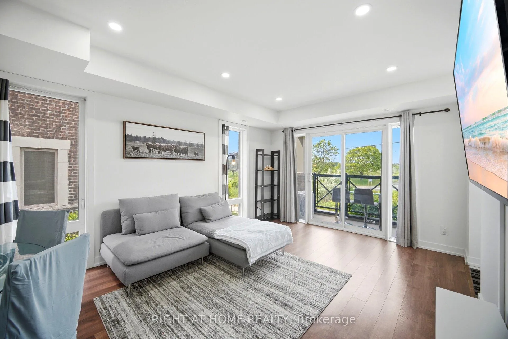 Photo 7 of Unit 702, 60 Dunsheath Way, Markham, Cornell — HOMEH