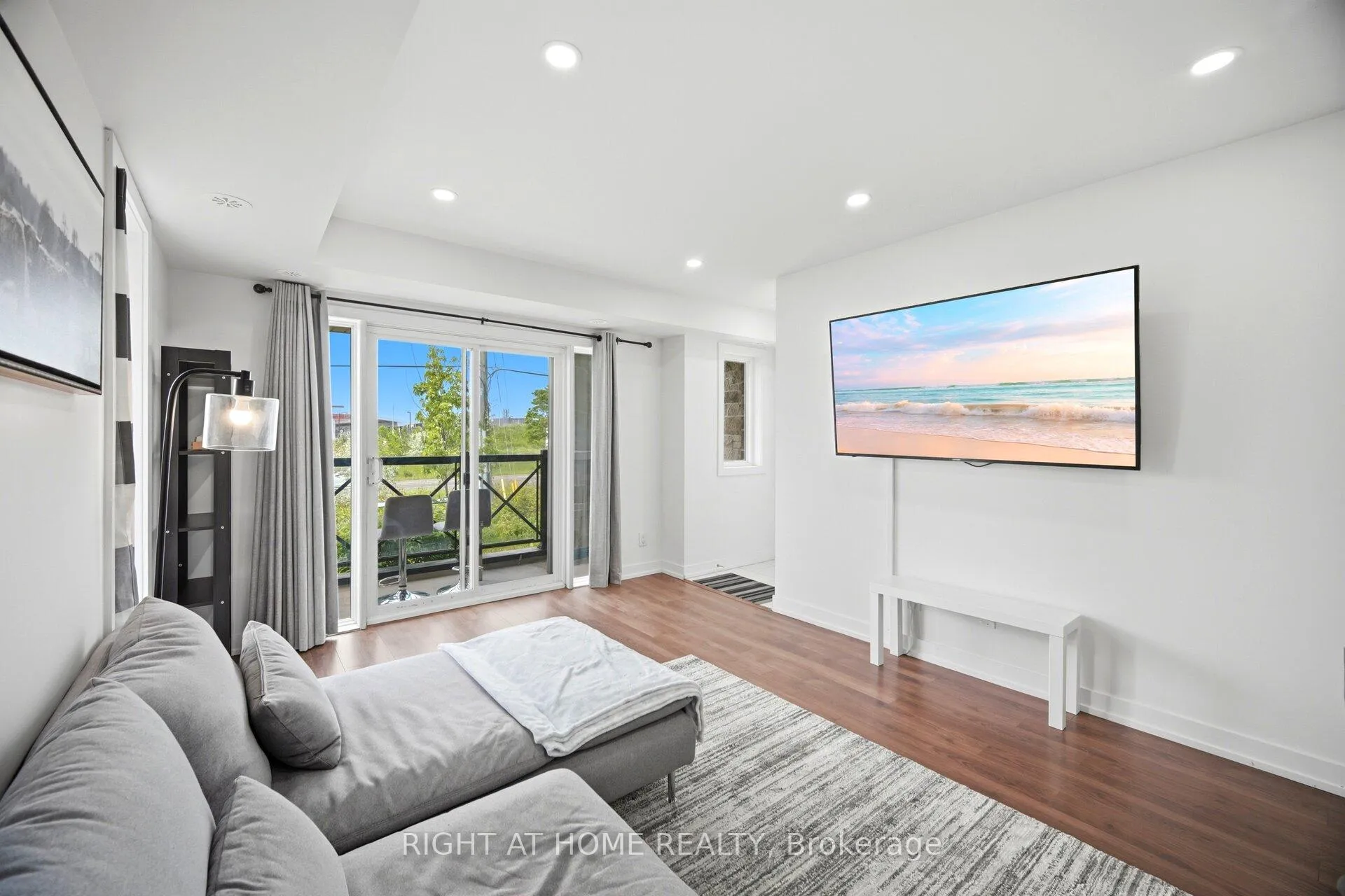 Photo 8 of Unit 702, 60 Dunsheath Way, Markham, Cornell — HOMEH