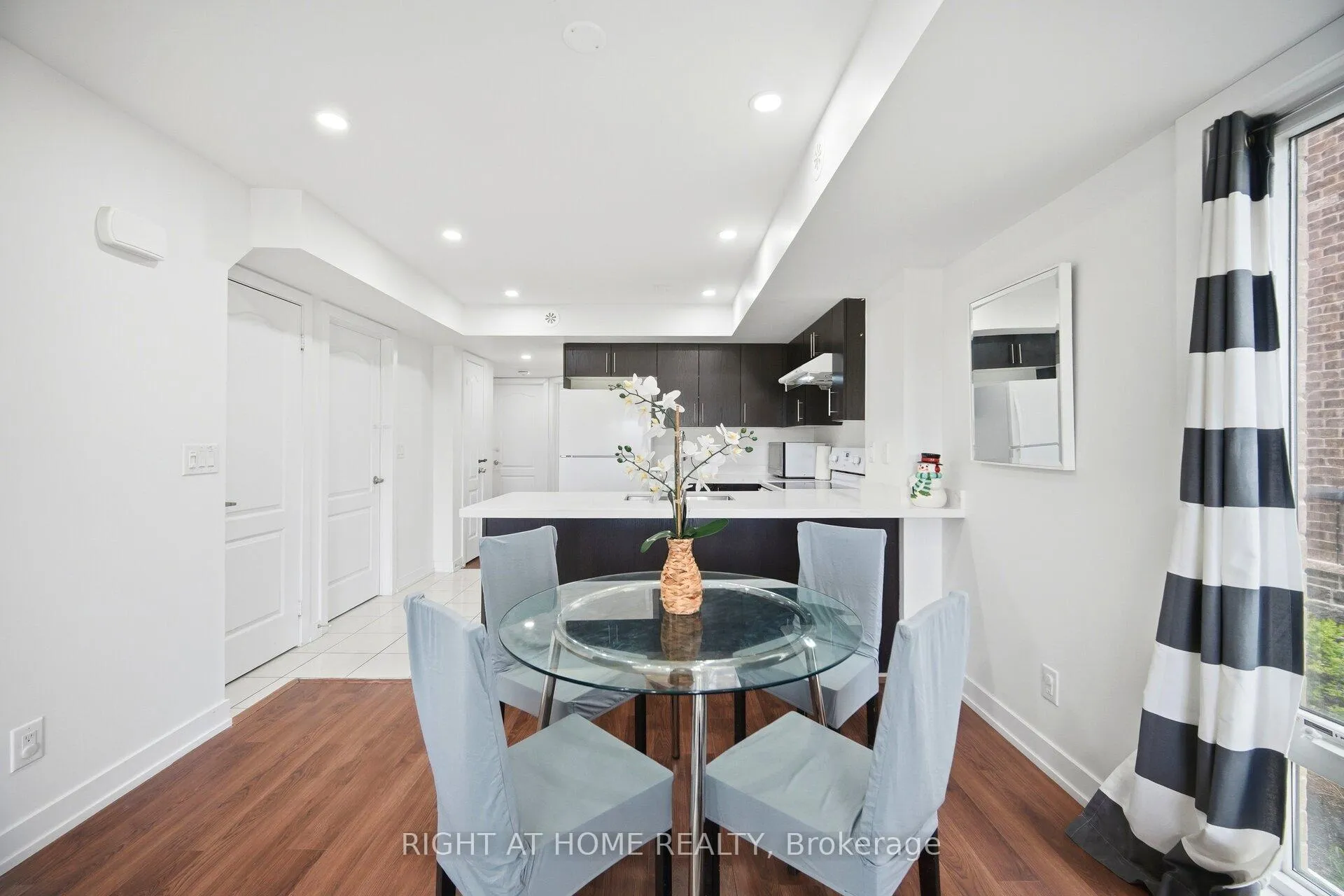 Photo 9 of Unit 702, 60 Dunsheath Way, Markham, Cornell — HOMEH
