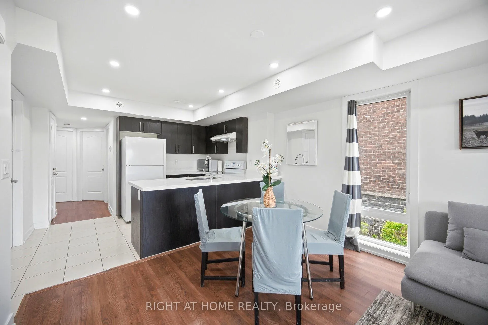 Photo 11 of Unit 702, 60 Dunsheath Way, Markham, Cornell — HOMEH