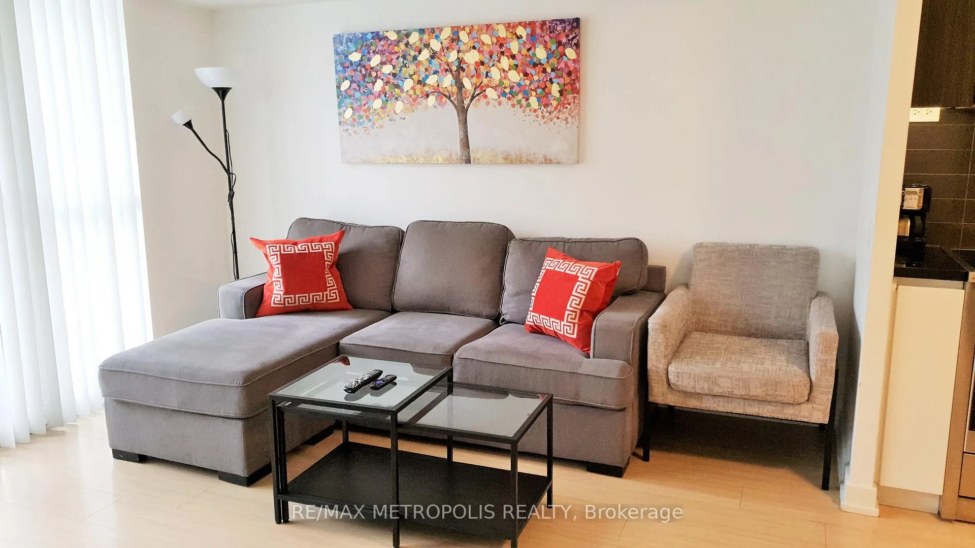 Photo 2 of Unit 516, 85 Queens Wharf Road, Toronto, Waterfront Communities — HOMEH