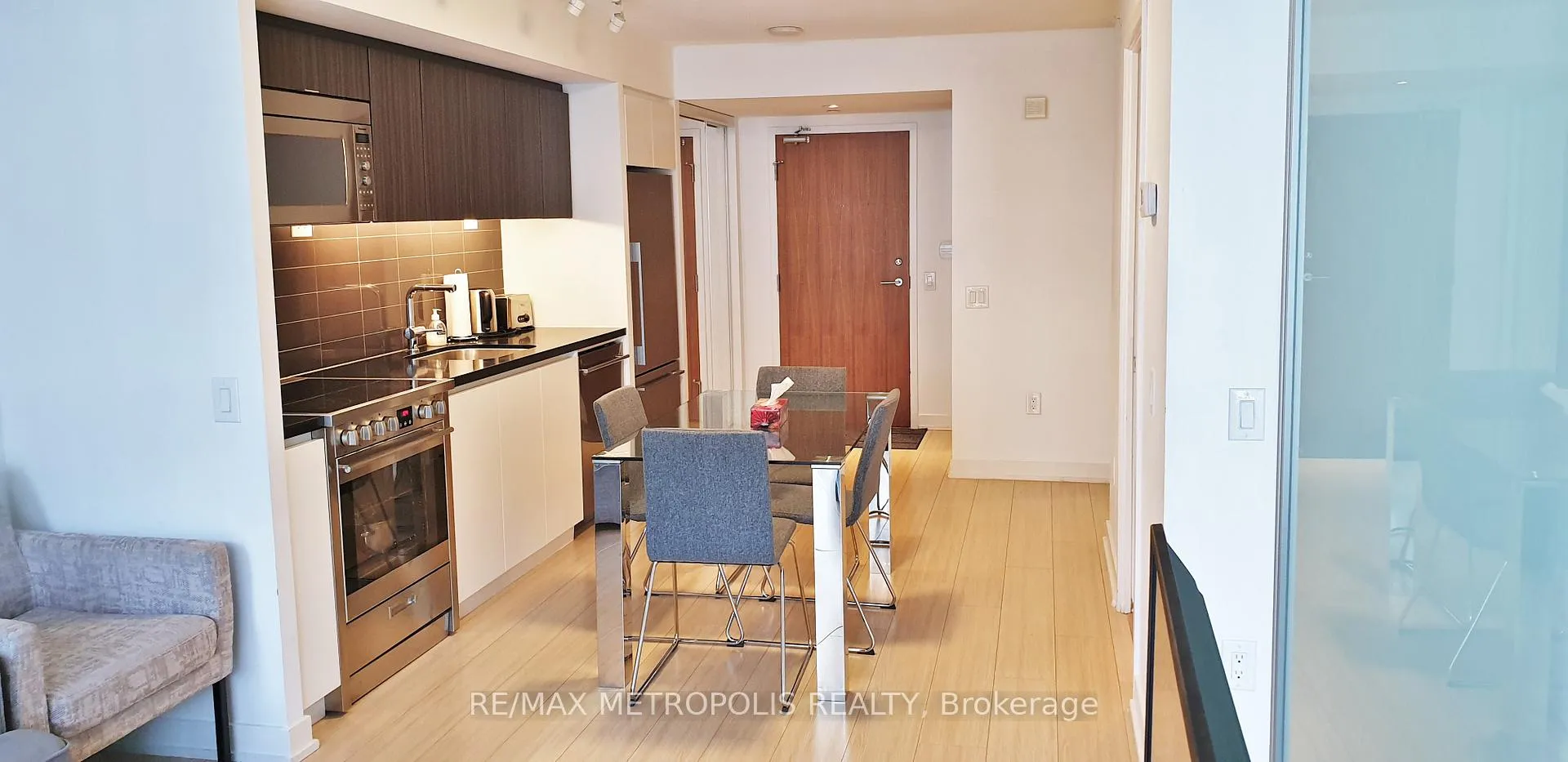 Photo 3 of Unit 516, 85 Queens Wharf Road, Toronto, Waterfront Communities — HOMEH