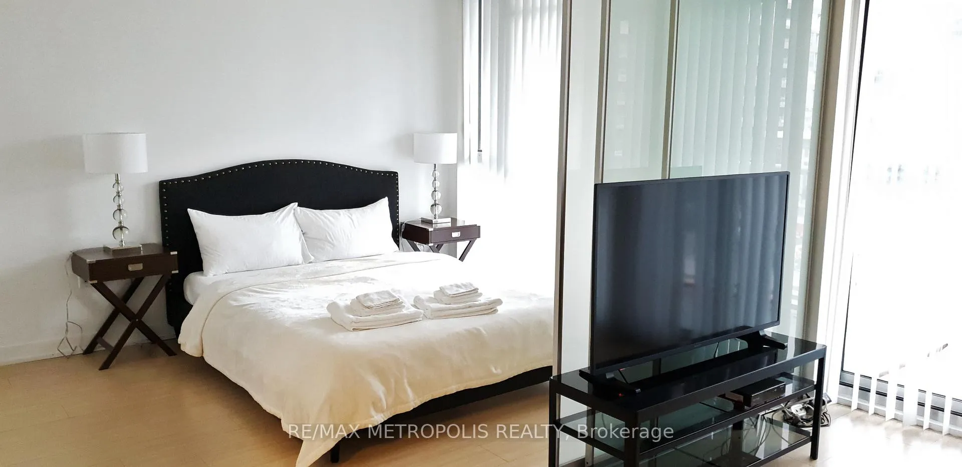 Photo 4 of Unit 516, 85 Queens Wharf Road, Toronto, Waterfront Communities — HOMEH