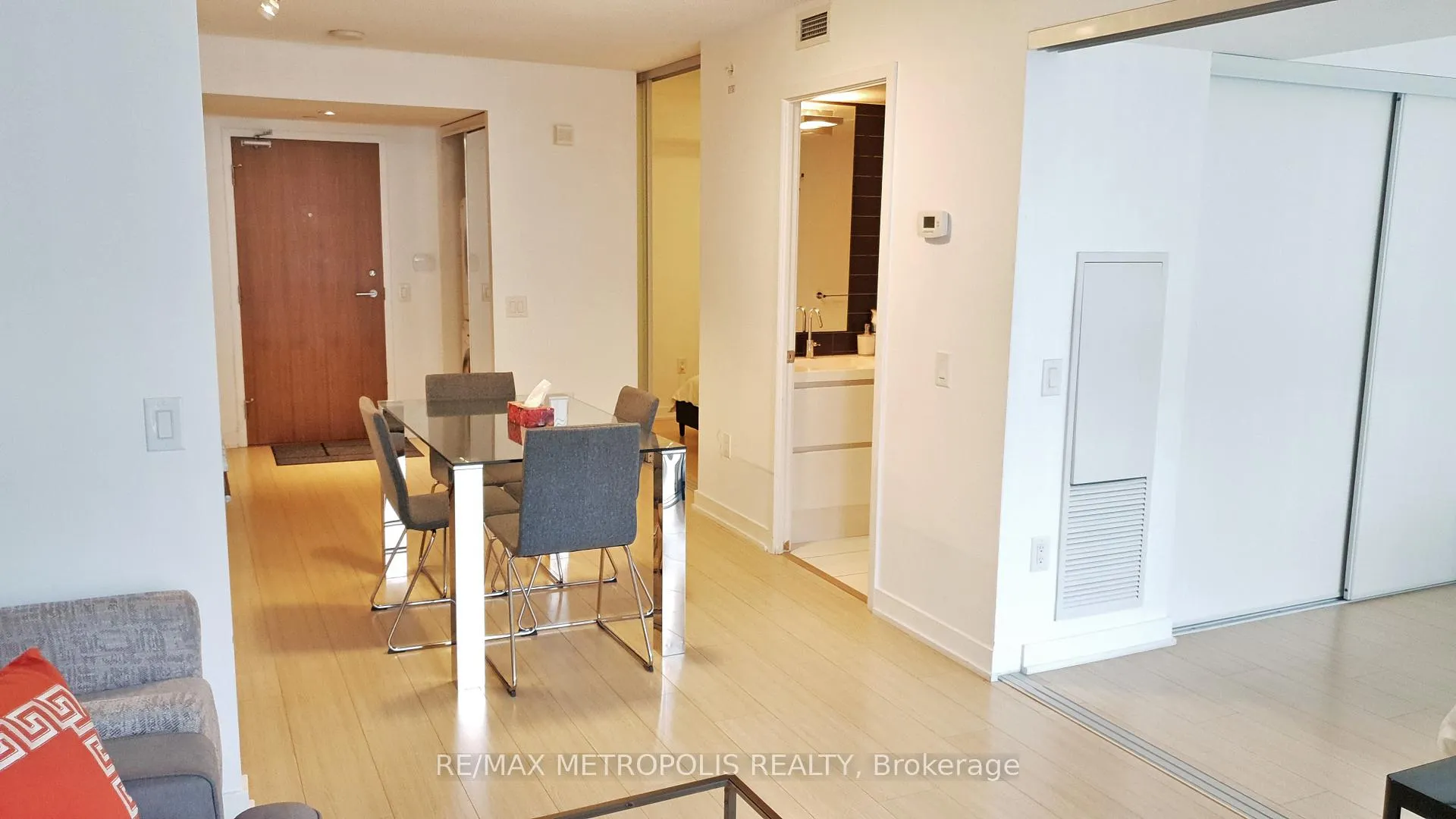 Photo 5 of Unit 516, 85 Queens Wharf Road, Toronto, Waterfront Communities — HOMEH